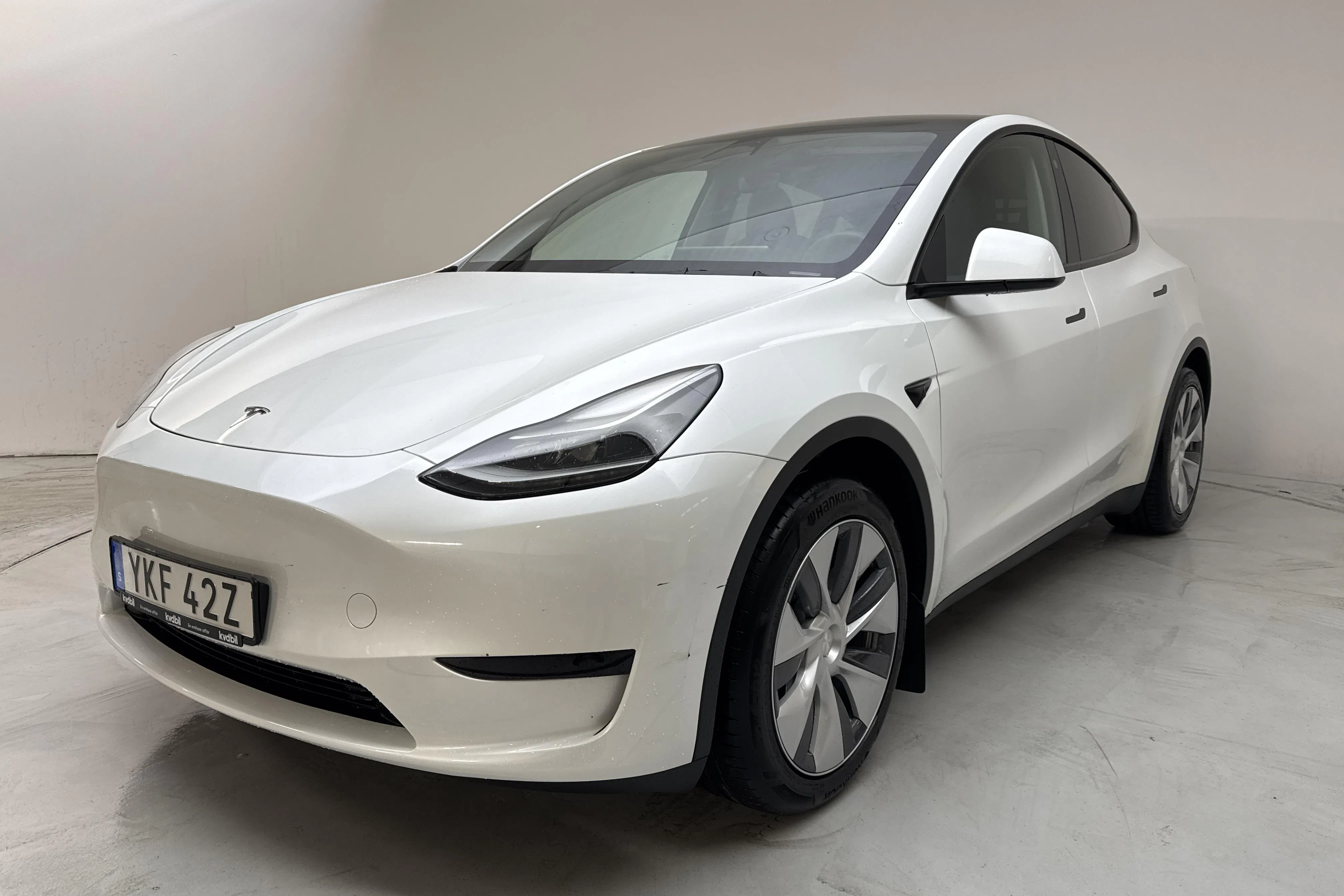 Presentation photo 1 of 19: Tesla Model Y RWD - 49 420 km - Automatic - white - 2024