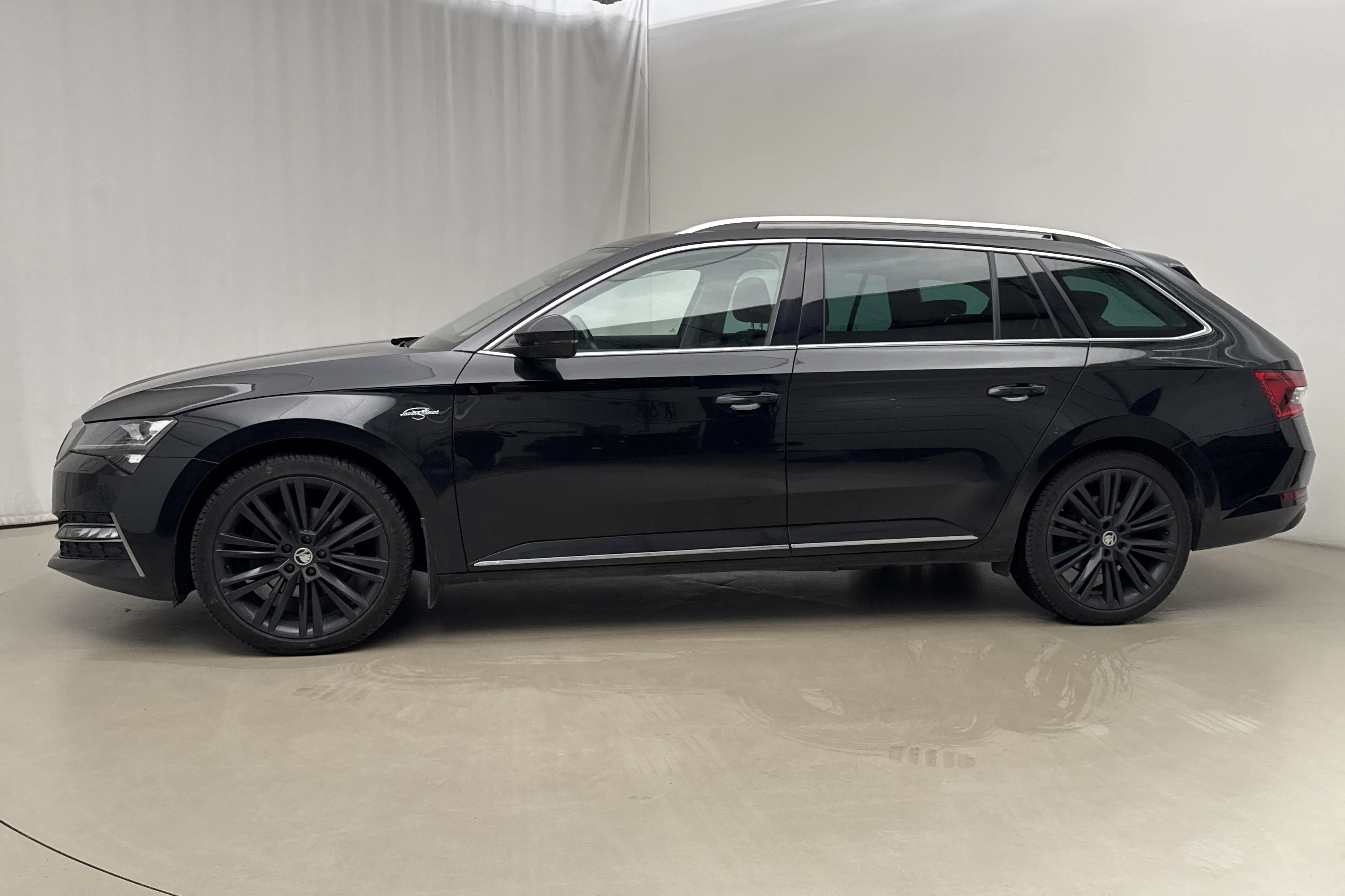 Presentationsfoto 2 av 23: Skoda Superb 1.4 TSI PHEV Kombi (218hk) - 12 847 mil - Automat - svart - 2023
