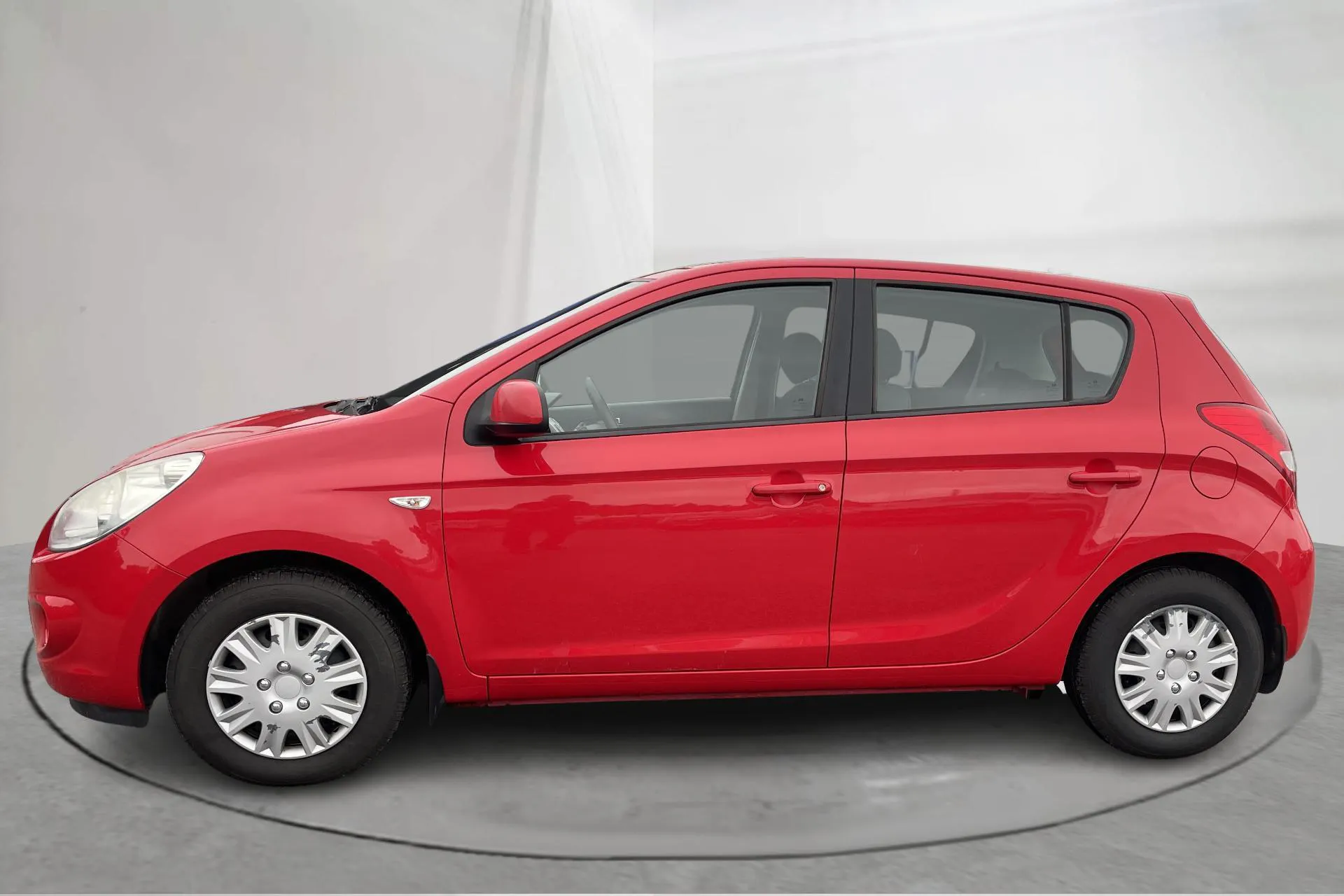 Presentationsfoto 2 av 14: Hyundai i20 1.2 (78hk) - 14 117 mil - Manuell - röd - 2011