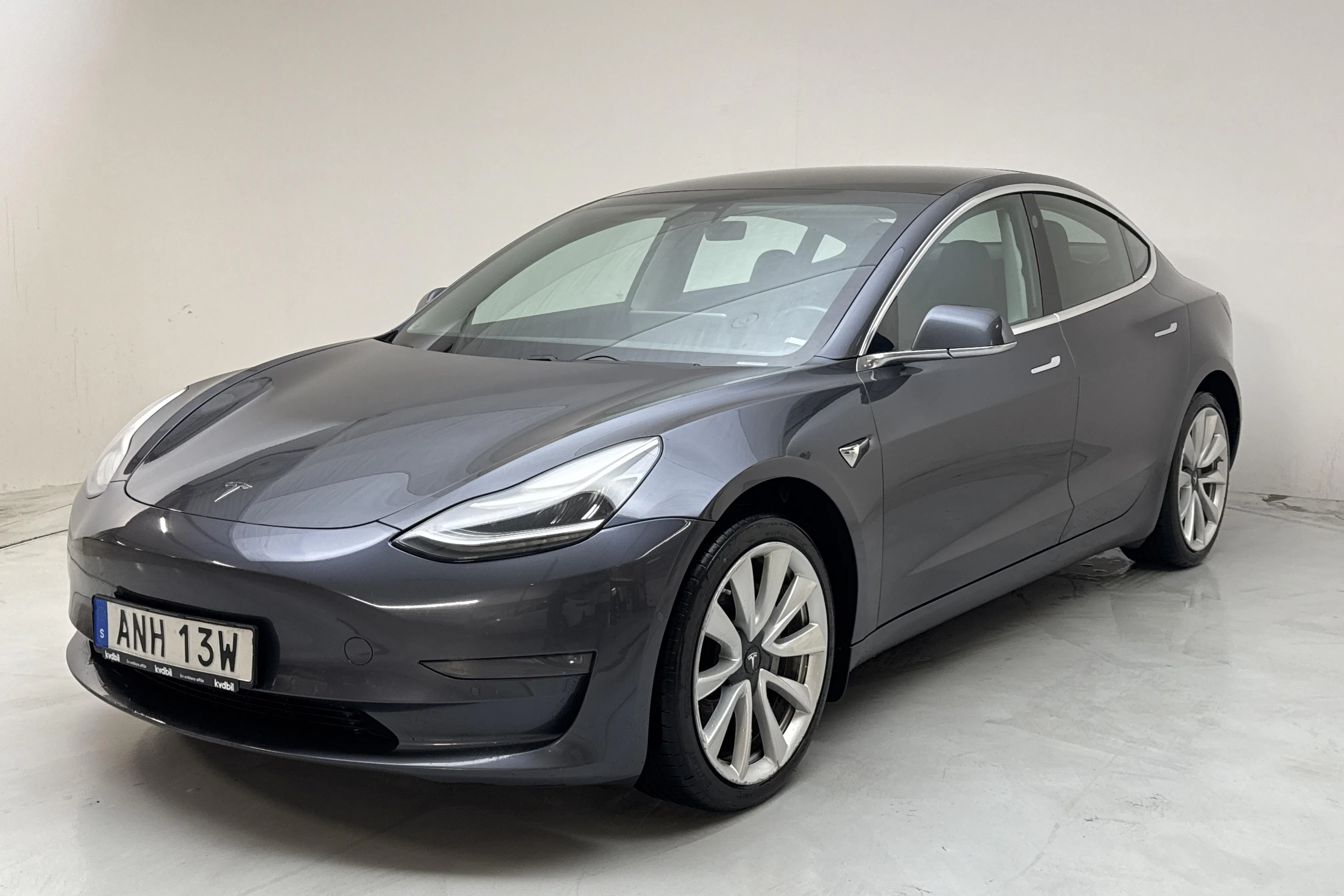 Presentation photo 1 of 17: Tesla Model 3 Long Range Dual Motor AWD - 178 670 km - Automatic - gray - 2019