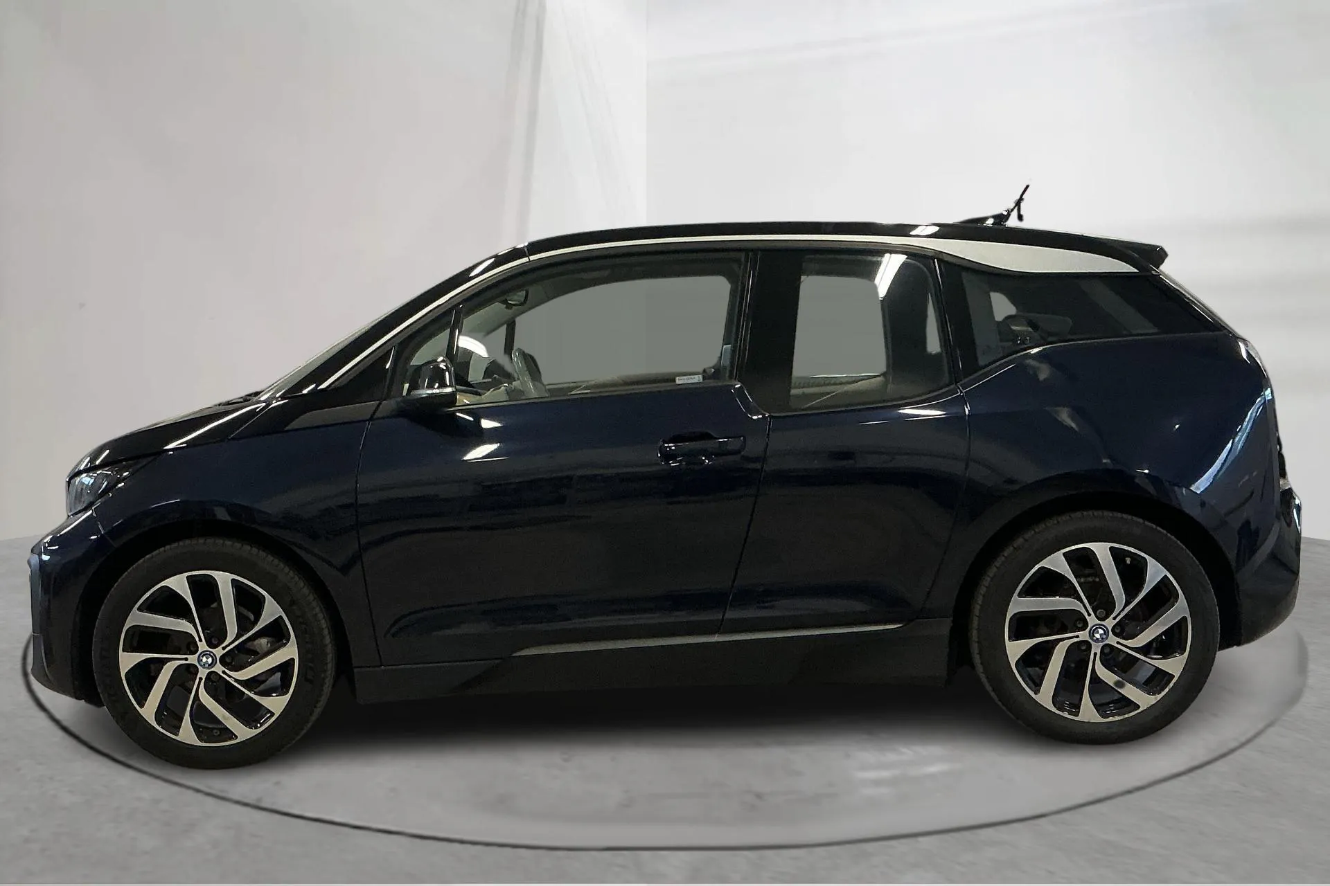 Presentationsfoto 2 av 17: BMW i3 REX 94Ah, I01 (170hk) - 17 850 mil - Automat - blå - 2018