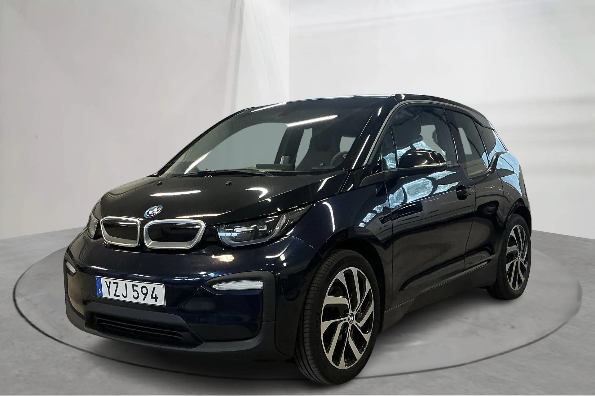 Presentationsfoto 1 av 17: BMW i3 REX 94Ah, I01 (170hk) - 17 850 mil - Automat - blå - 2018