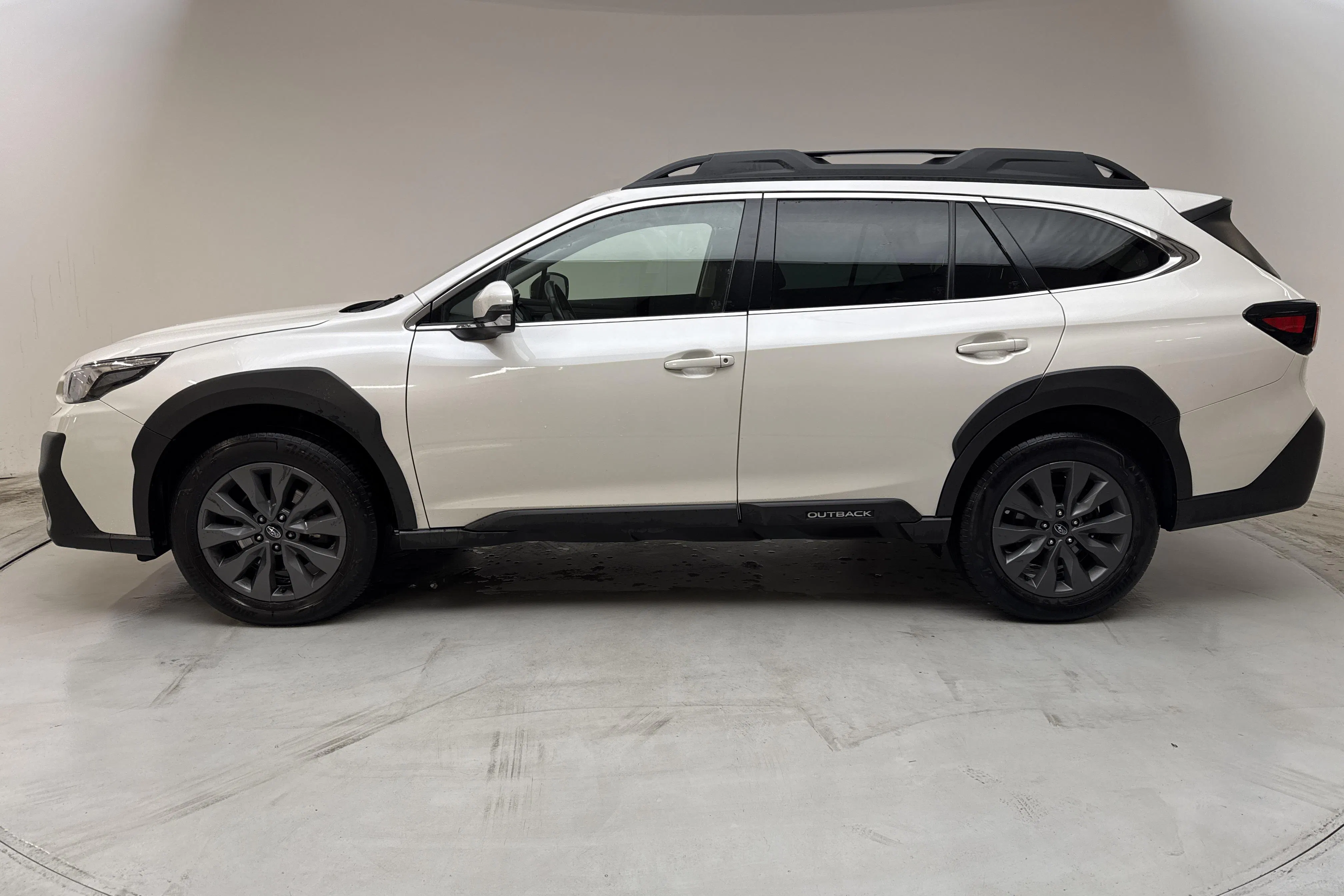 Presentationsfoto 2 av 14: Subaru Outback 2.5i XFuel 4WD (169hk) - 15 755 mil - Automat - vit - 2023