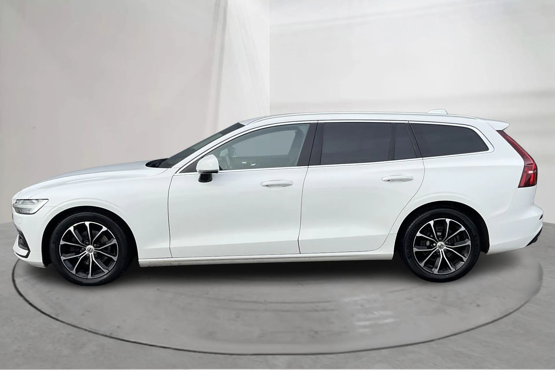 Presentation photo 2 of 19: Volvo V60 D4 (190hk) - 224 610 km - Automatic - white - 2019