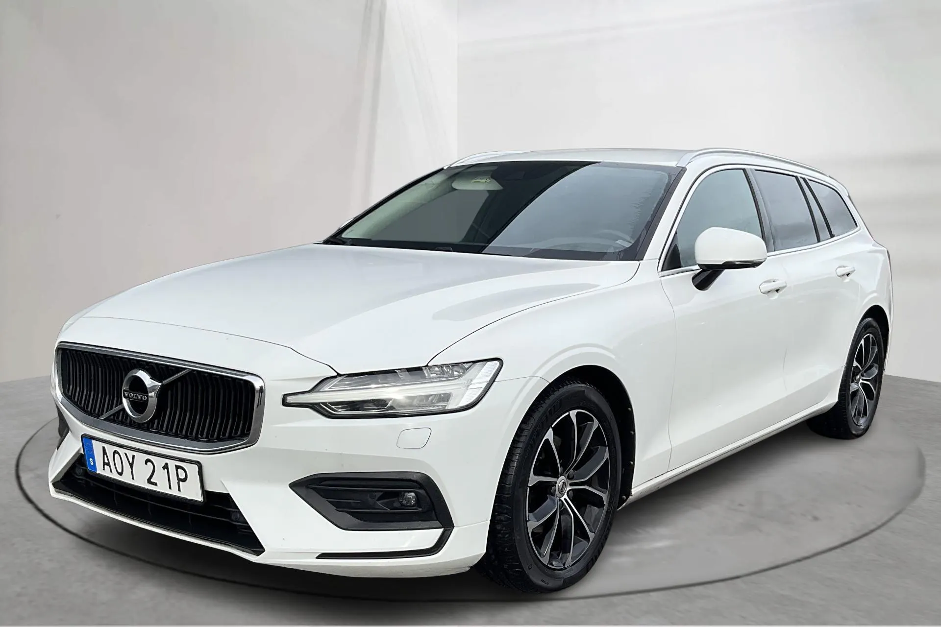 Presentation photo 1 of 19: Volvo V60 D4 (190hk) - 224 610 km - Automatic - white - 2019