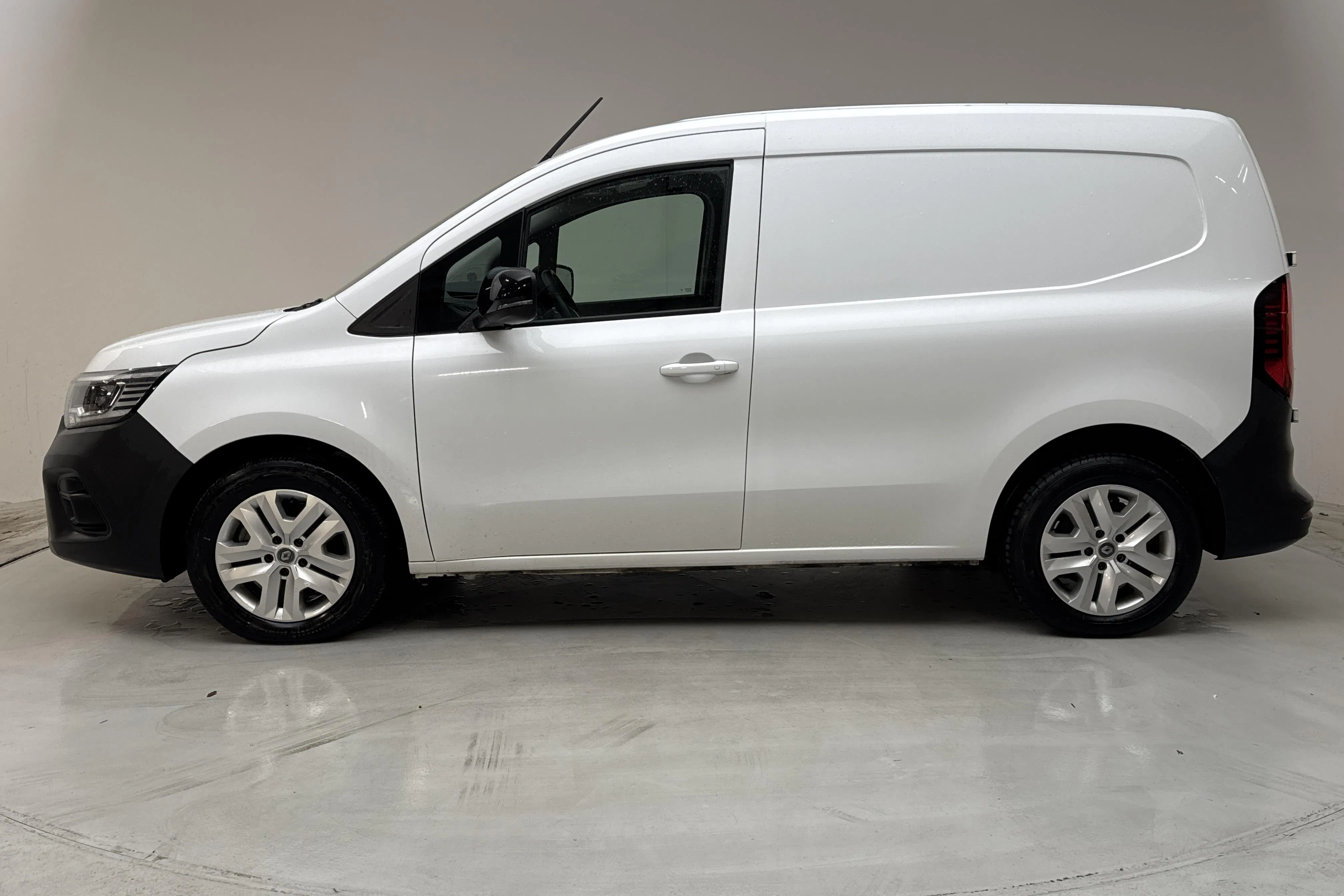 Presentationsfoto 2 av 15: Renault Kangoo E-Tech 45kWh Skåp (120hk) - 2 018 mil - Automat - vit - 2023