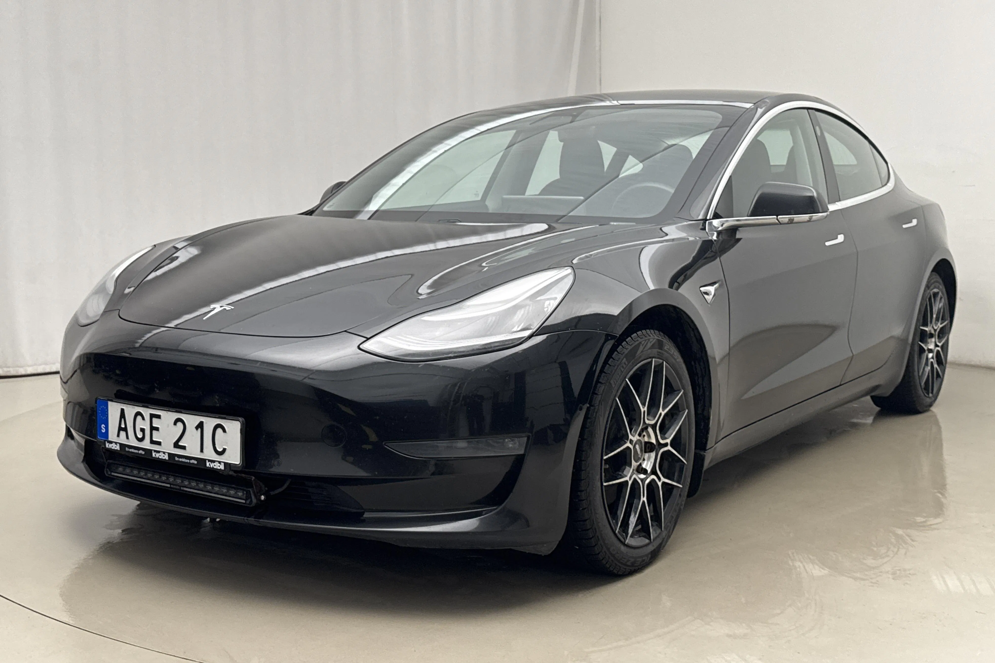 Presentationsfoto 1 av 27: Tesla Model 3 Long Range Dual Motor AWD - 15 423 mil - Automat - svart - 2020