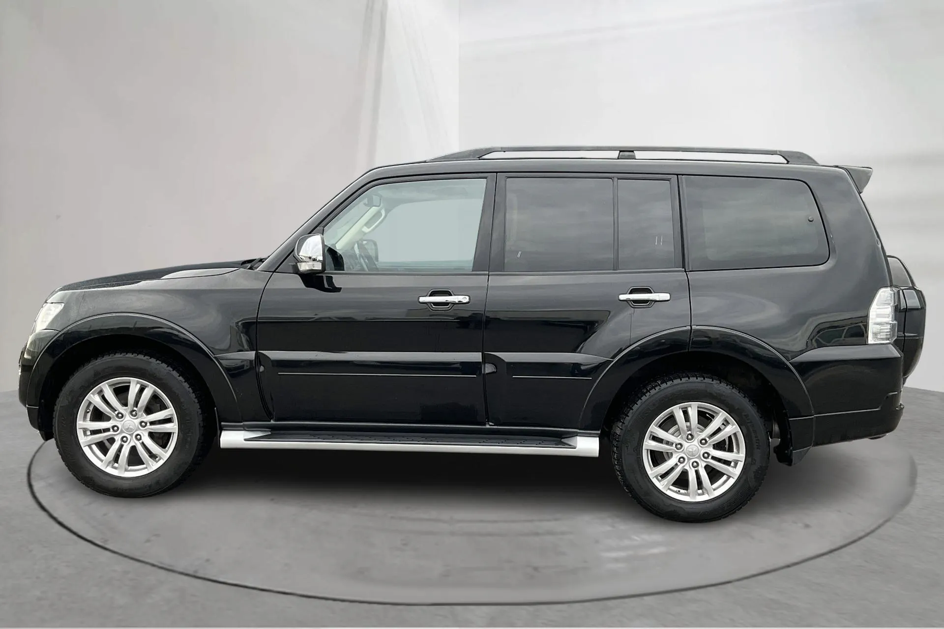 Presentationsfoto 2 av 19: Mitsubishi Pajero Wagon 3.2 DI-D (200hk) - 6 442 mil - Automat - svart - 2017