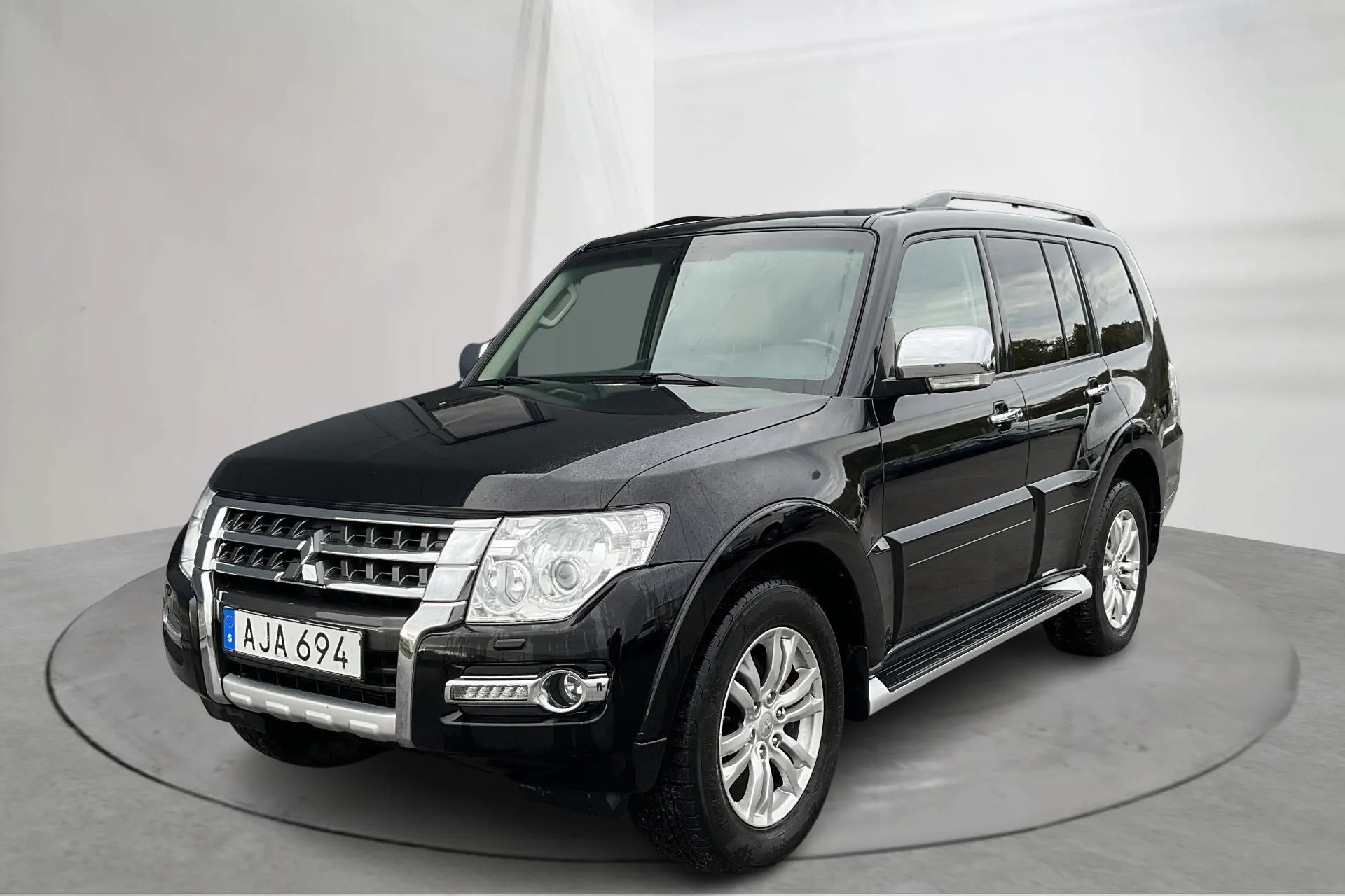 Presentationsfoto 1 av 19: Mitsubishi Pajero Wagon 3.2 DI-D (200hk) - 6 442 mil - Automat - svart - 2017