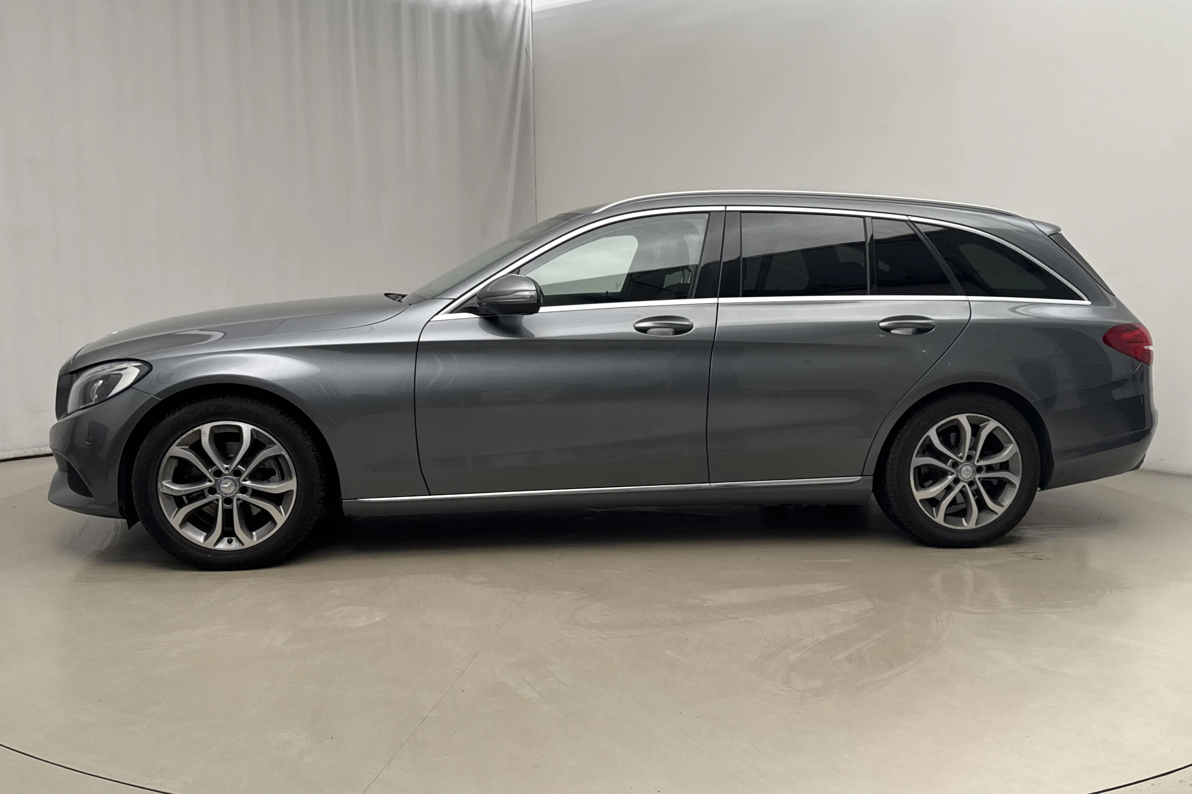 Presentationsfoto 2 av 14: Mercedes C 220 d Kombi S205 (170hk) - 19 052 mil - Automat - grå - 2017