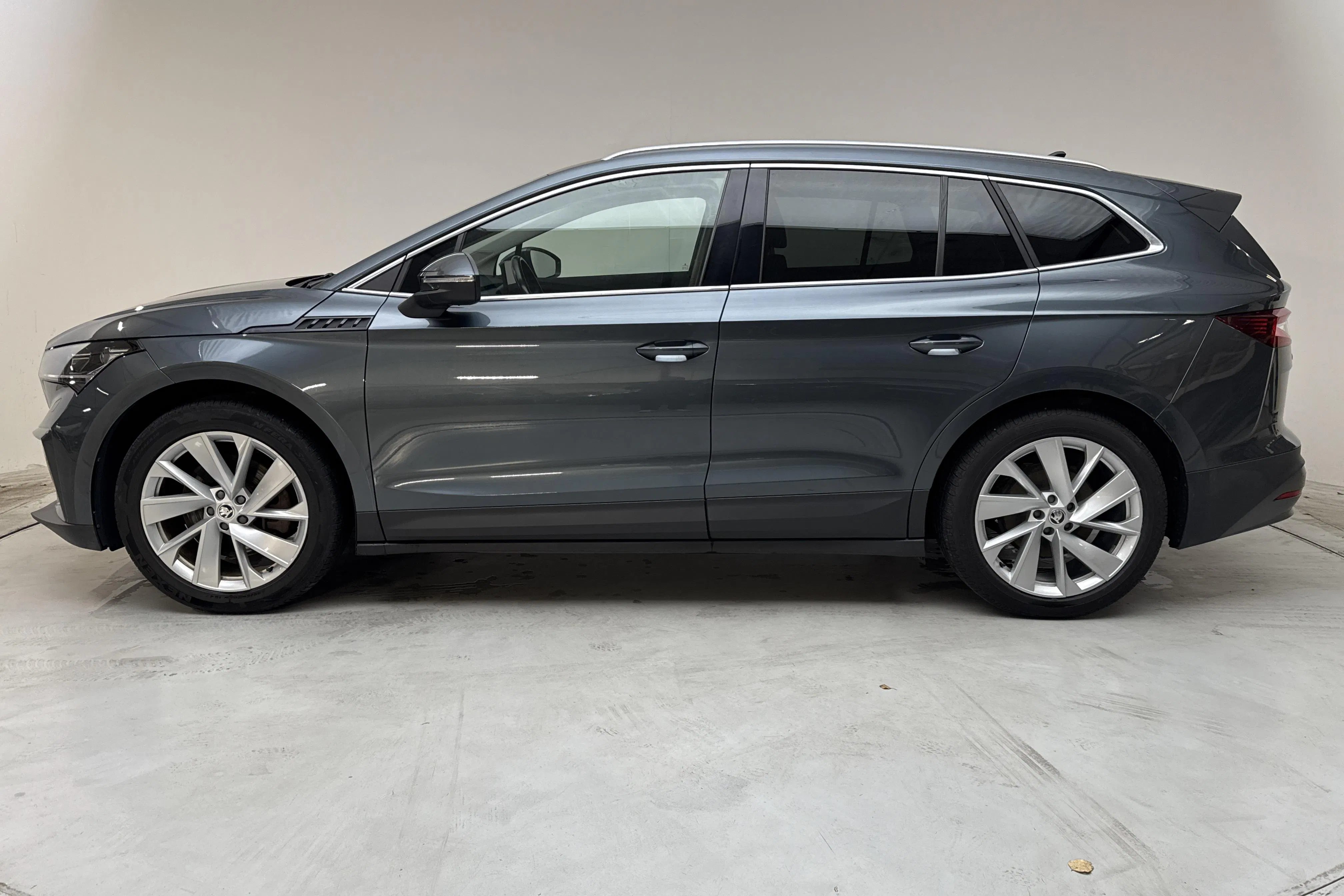 Presentationsfoto 2 av 16: Skoda Enyaq iV 80 (204hk) - 14 636 mil - Automat - grå - 2021