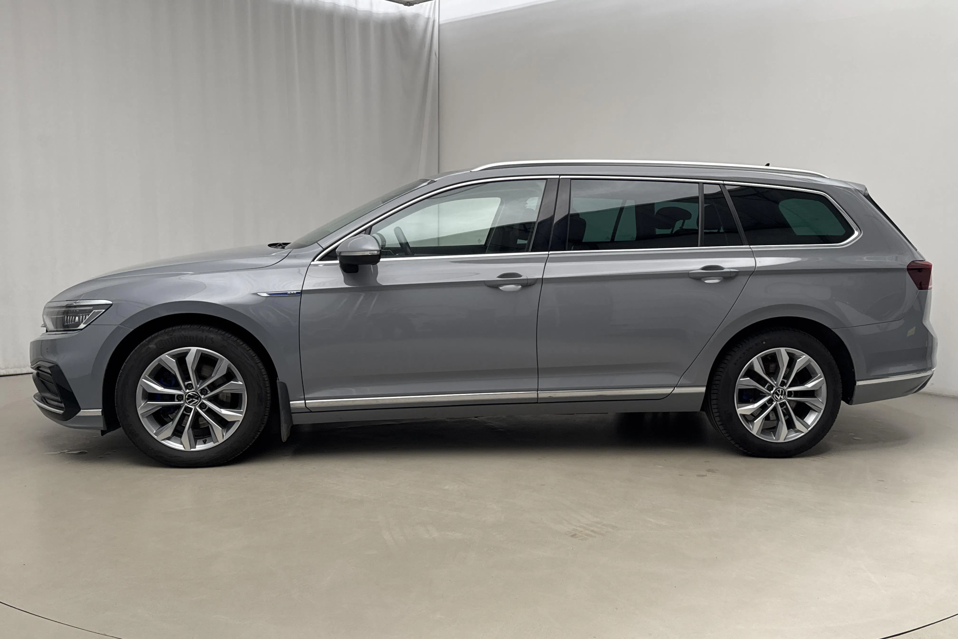 Presentationsfoto 2 av 22: VW Passat 1.4 GTE Sportscombi (218hk) - 11 725 mil - Automat - grå - 2023