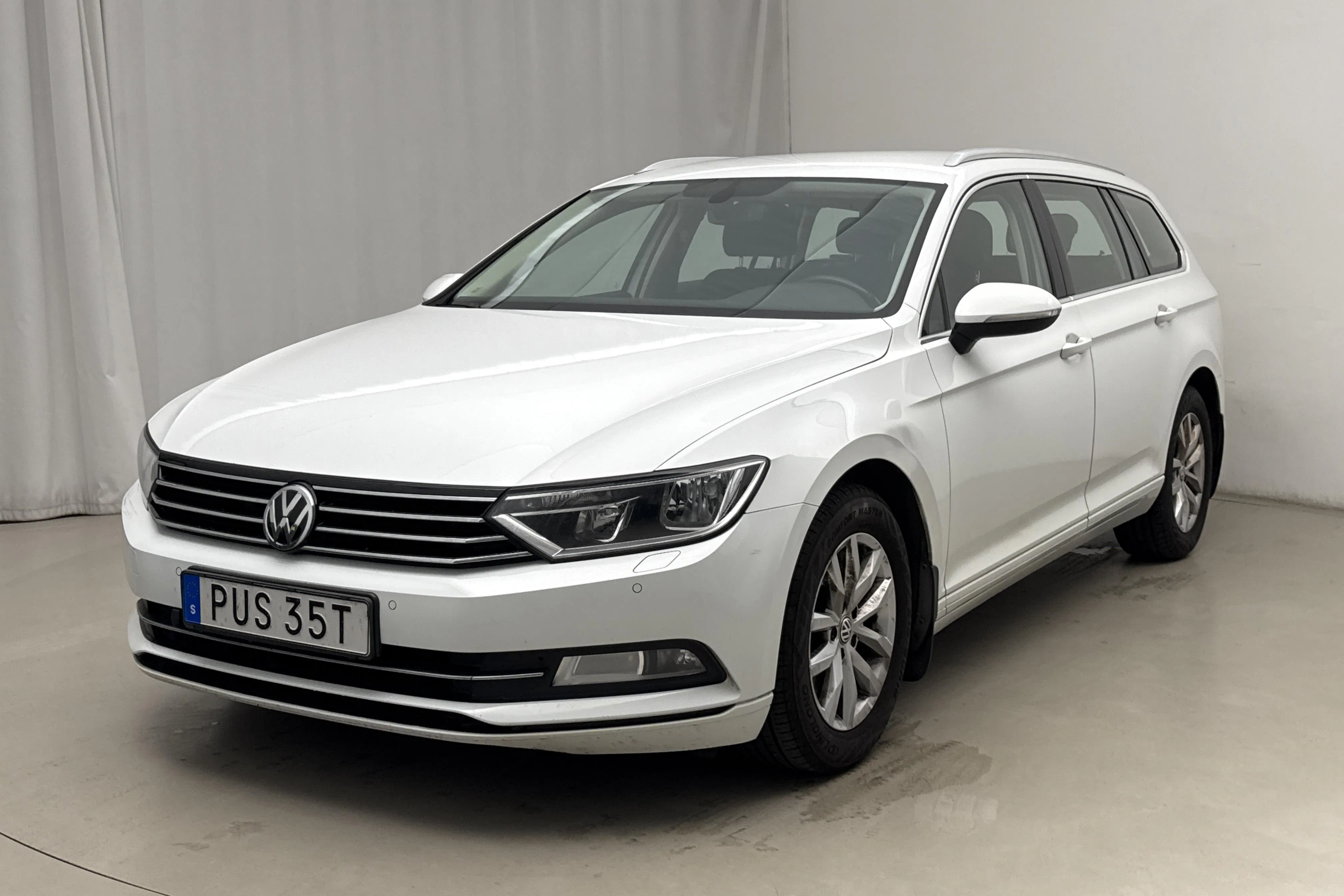 Presentation photo 1 of 17: VW Passat 1.5 TSI Sportscombi (150hk) - 137 190 km - Manual - white - 2019