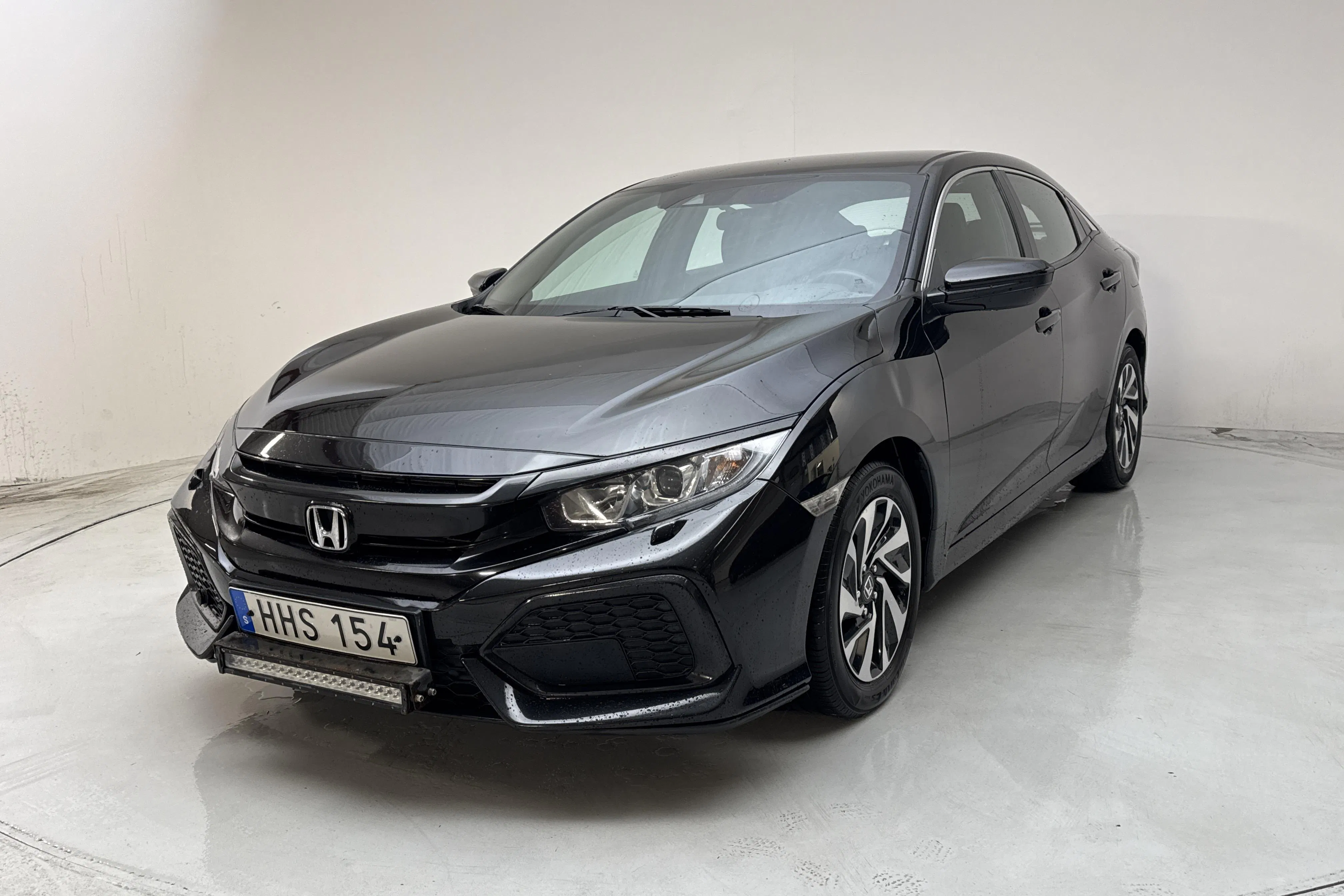 Presentationsfoto 1 av 12: Honda Civic 1.0 i-VTEC 5dr (126hk) - 15 842 mil - Manuell - svart - 2018