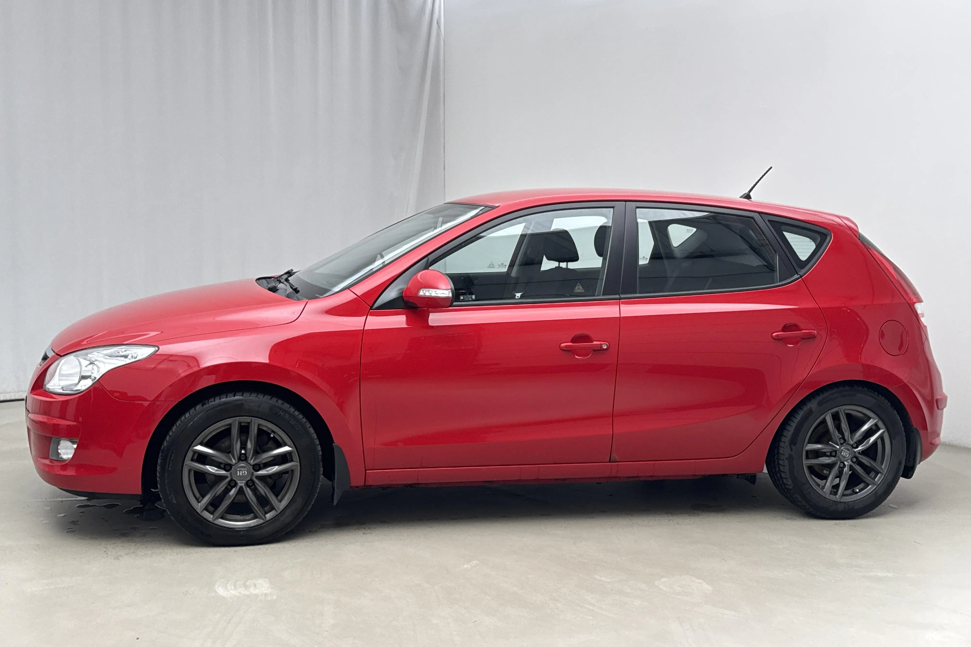 Presentationsfoto 2 av 14: Hyundai i30 1.6 CRDi 5dr (90hk) - 9 259 mil - Manuell - röd - 2009