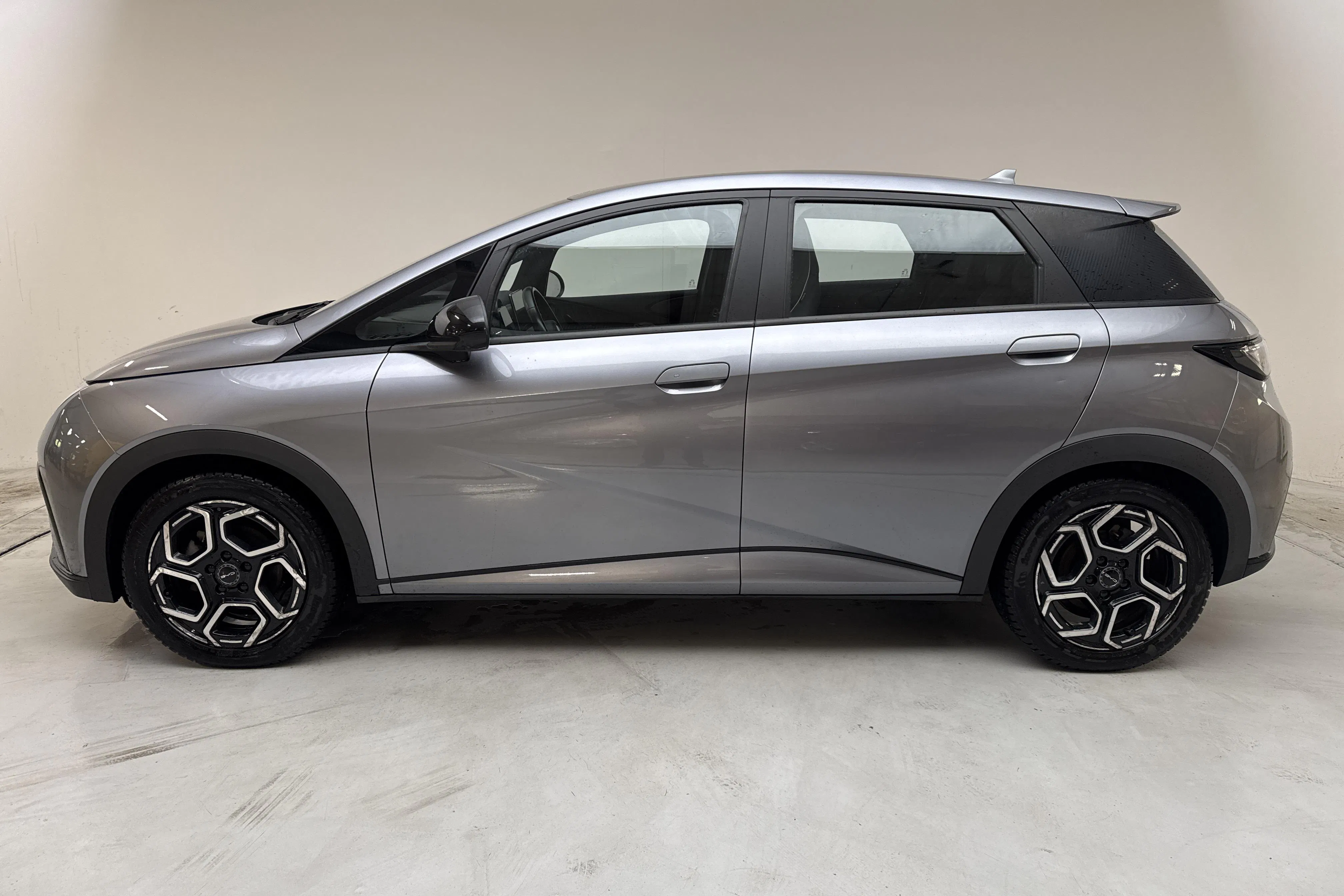Presentation photo 2 of 15: BYD Dolphin 60kWh (204hk) - 93 330 km - Automatic - gray - 2023