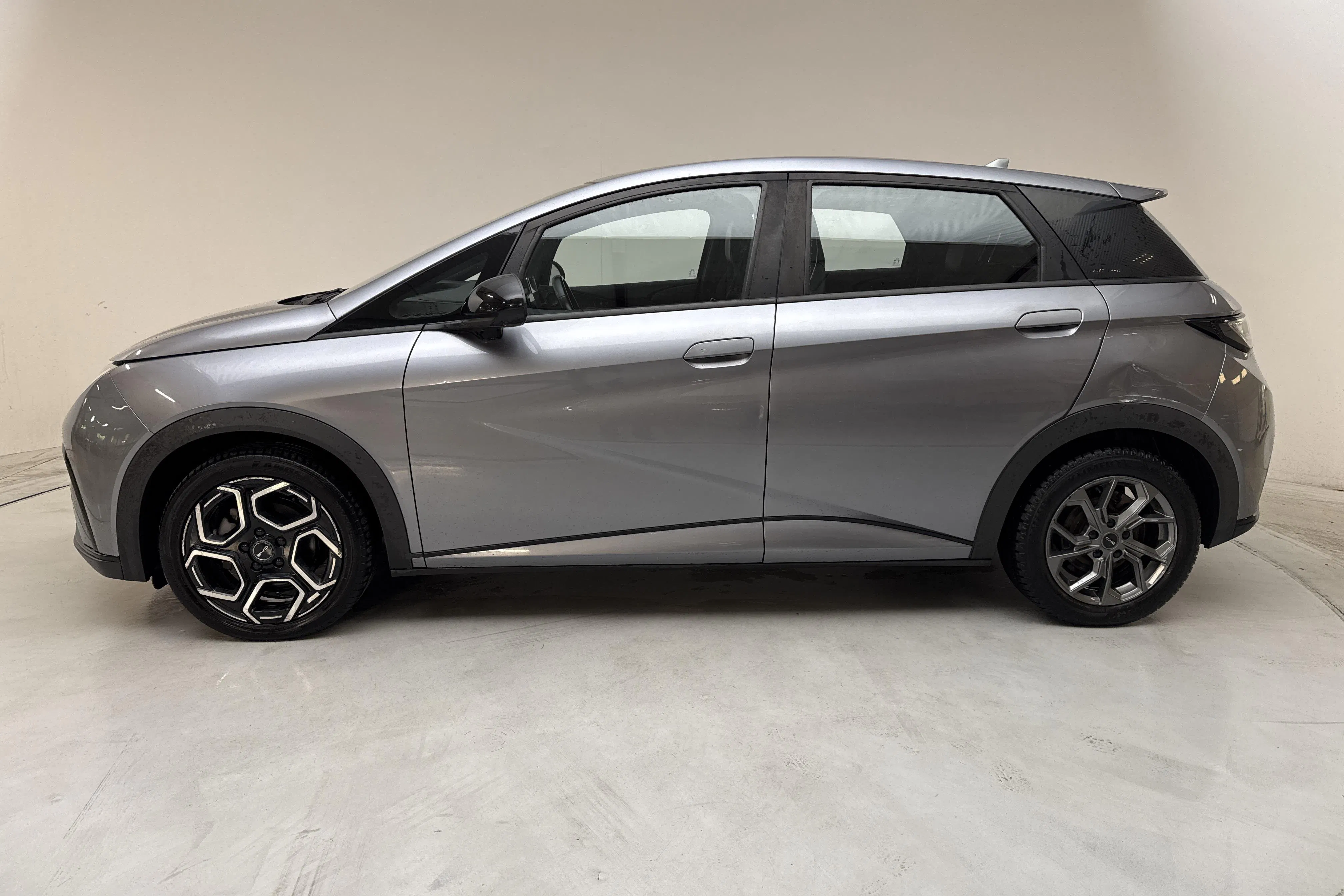 Presentation photo 2 of 13: BYD Dolphin 60kWh (204hk) - 122 280 km - Automatic - gray - 2023
