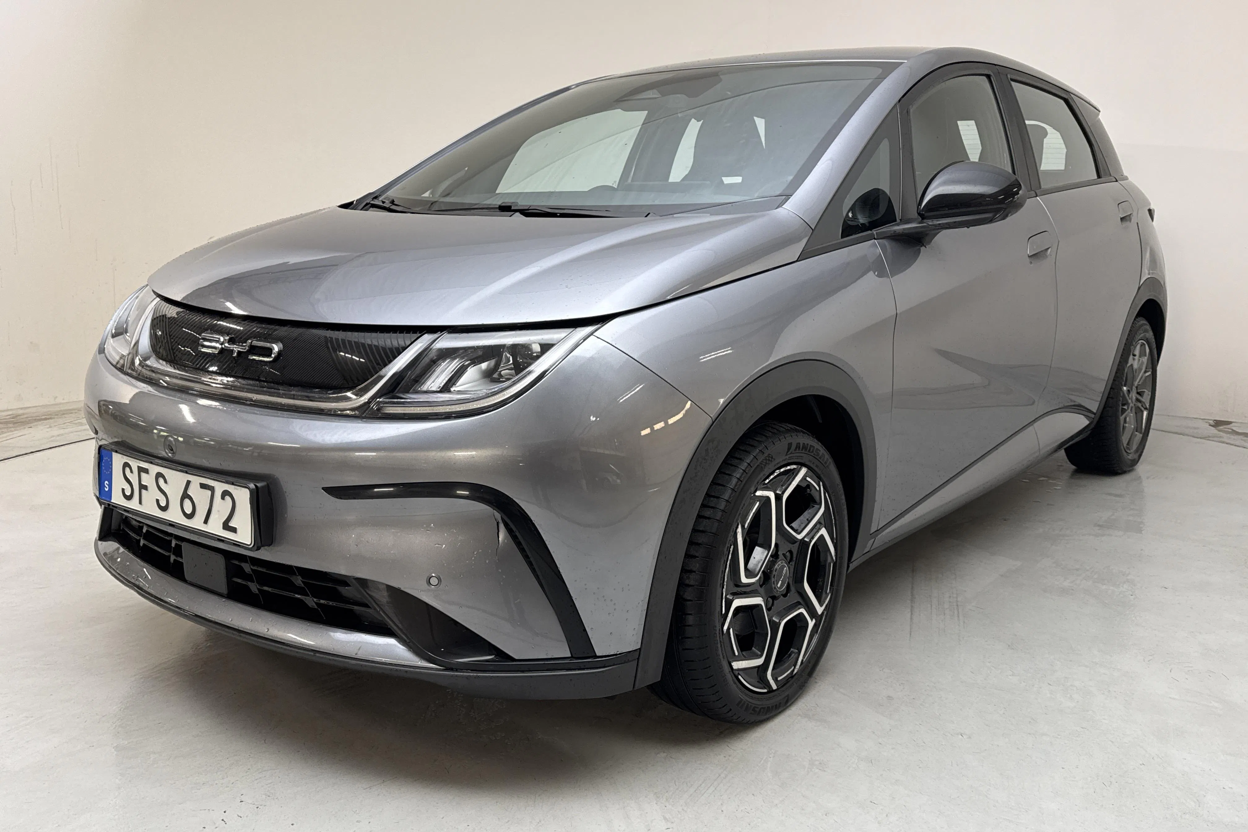 Presentation photo 1 of 13: BYD Dolphin 60kWh (204hk) - 122 280 km - Automatic - gray - 2023