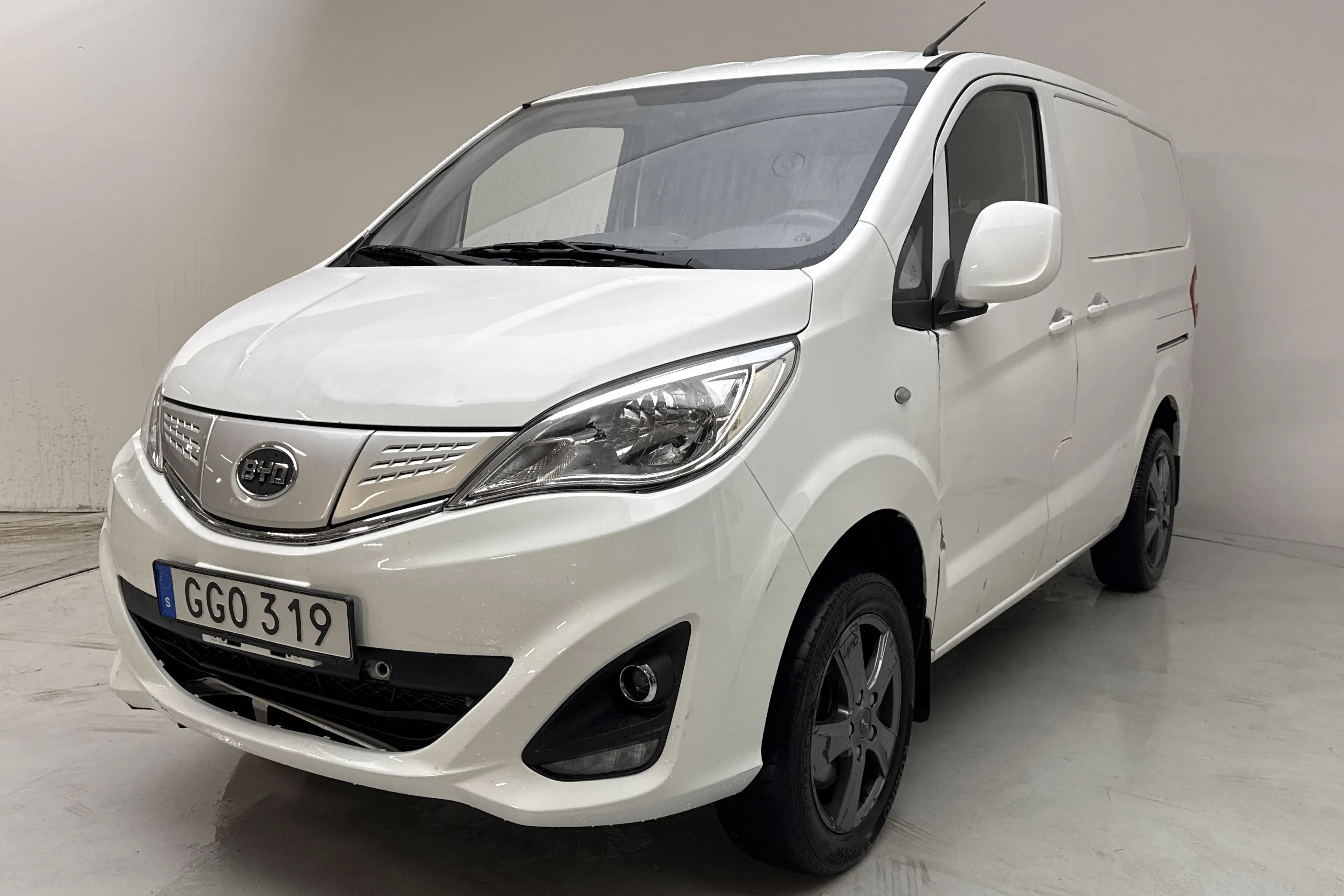 Presentation photo 1 of 14: BYD eTP3 45kWh (100hk) - 40 790 km - Automatic - white - 2023