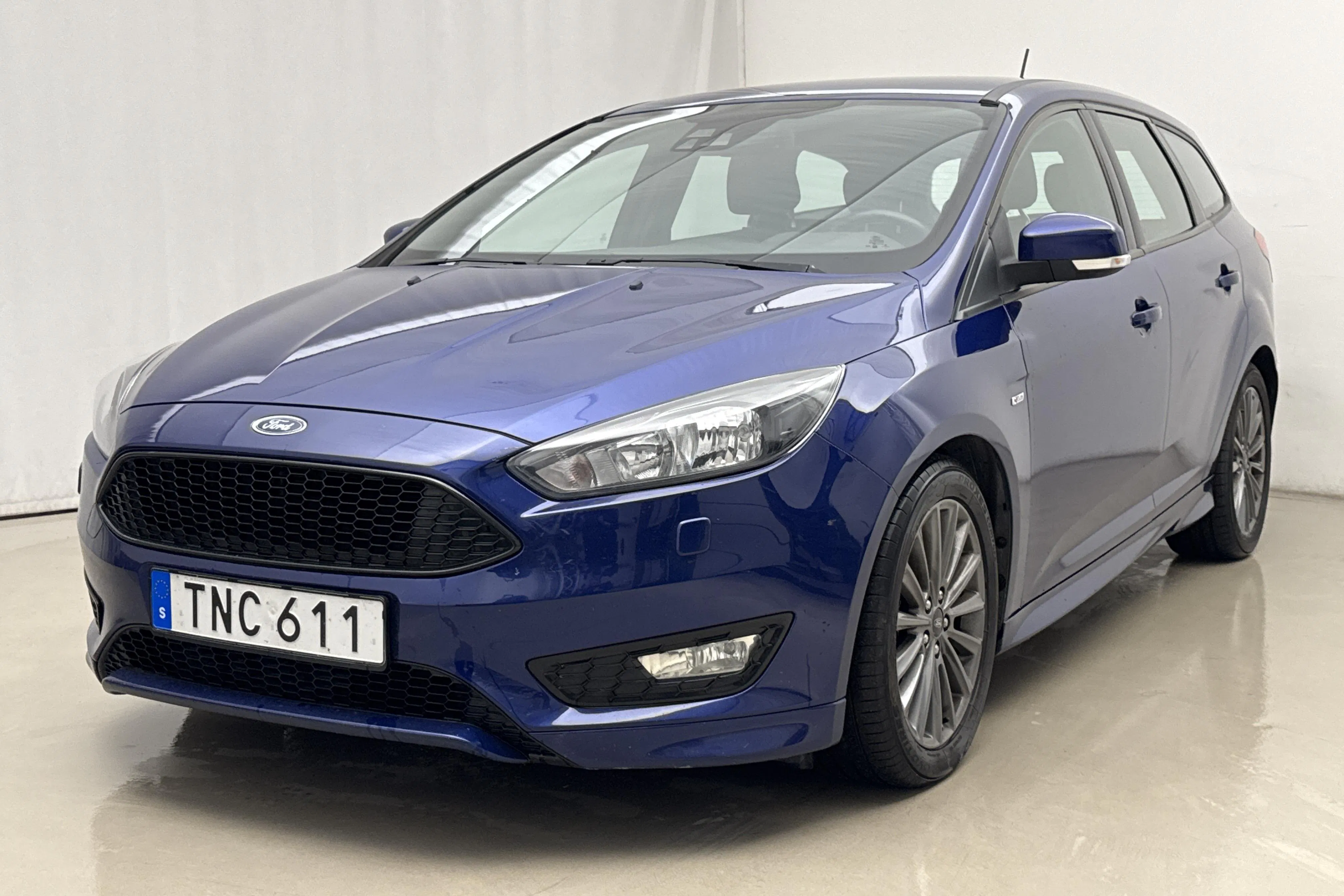 Presentationsfoto 1 av 17: Ford Focus 1.0 EcoBoost Kombi (125hk) - 14 876 mil - Manuell - blå - 2017