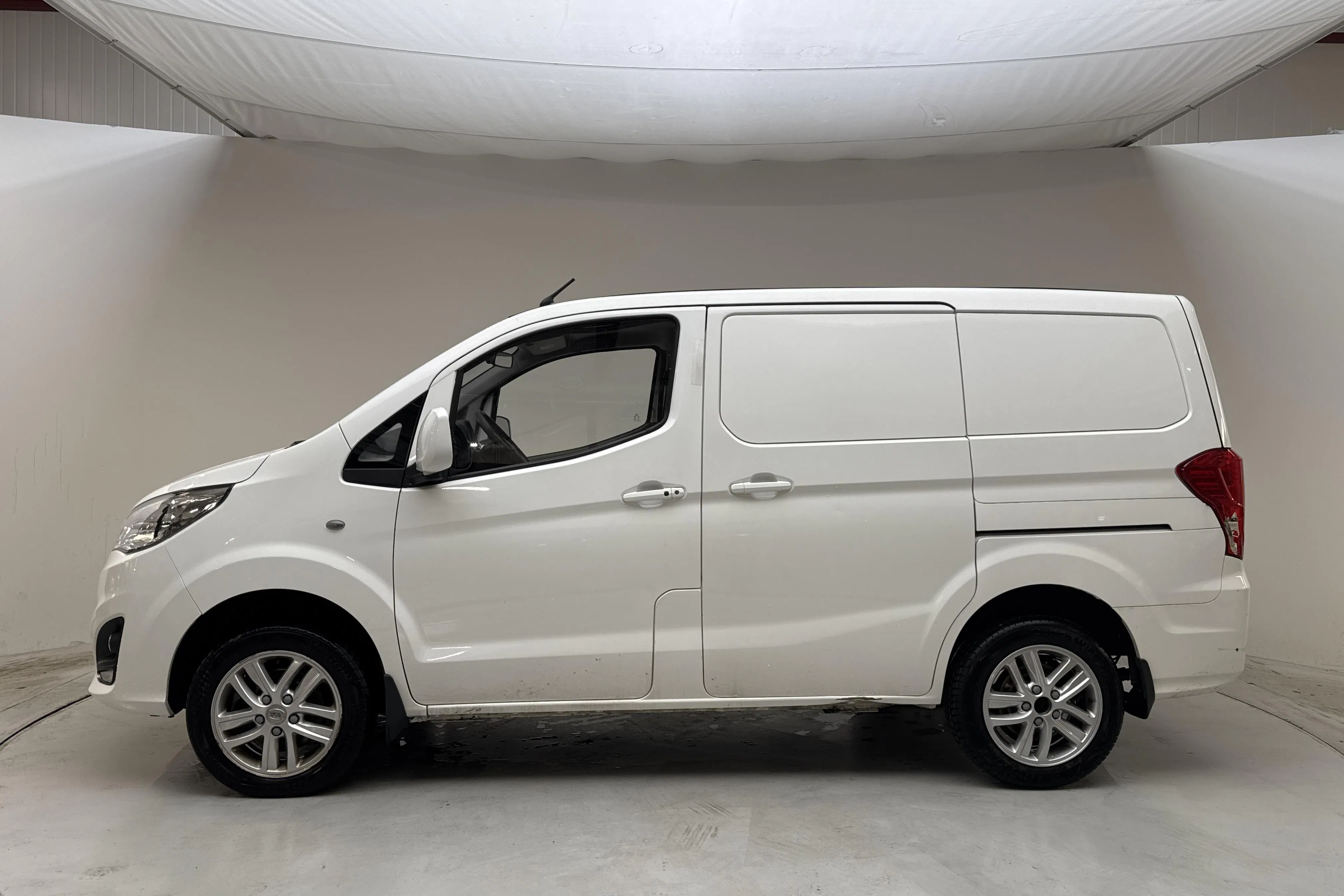 Presentation photo 2 of 14: BYD eTP3 45kWh (100hk) - 26 400 km - Automatic - white - 2023