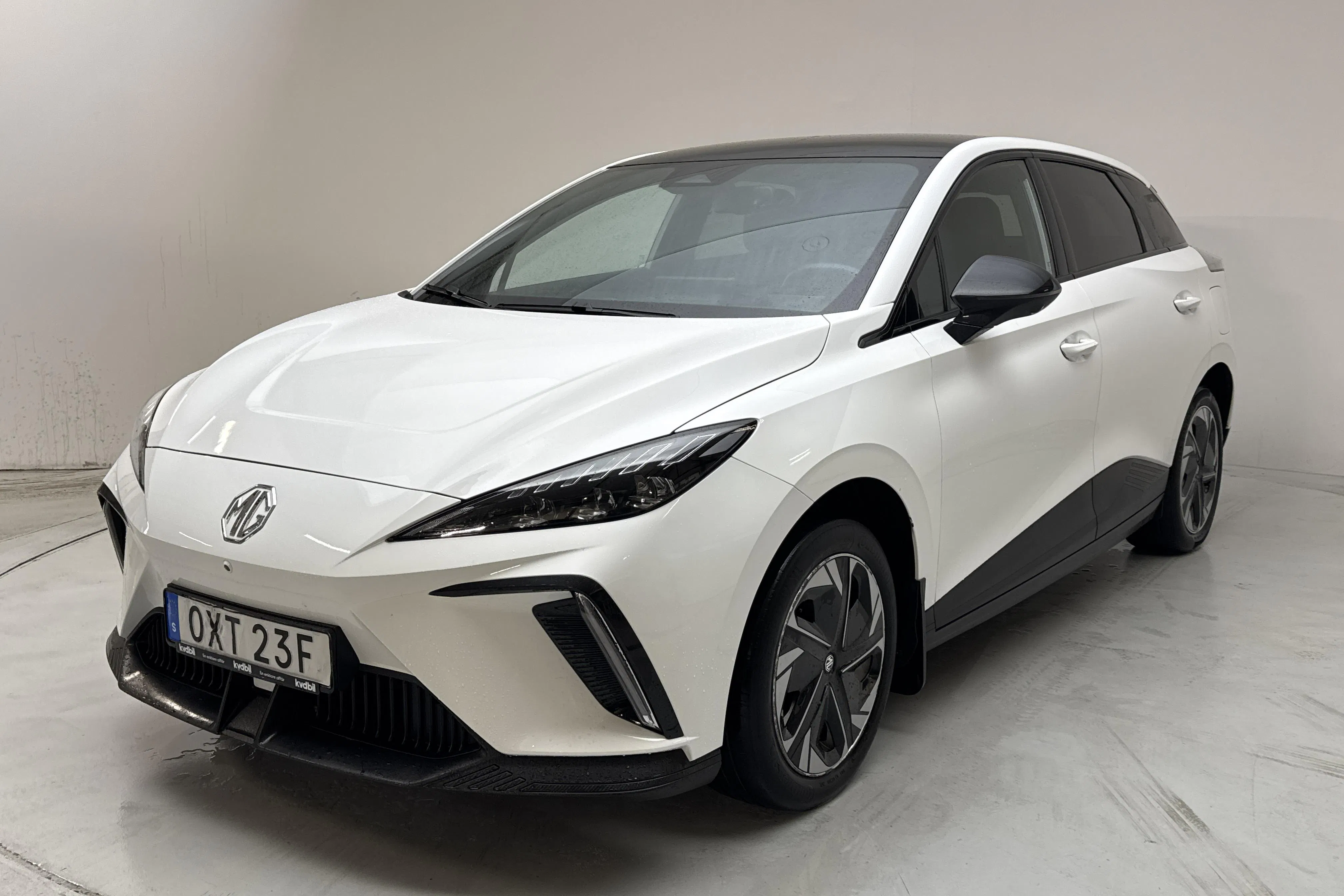Presentation photo 1 of 13: MG MG4 64kWh (204hk) - 130 260 km - Automatic - white - 2022