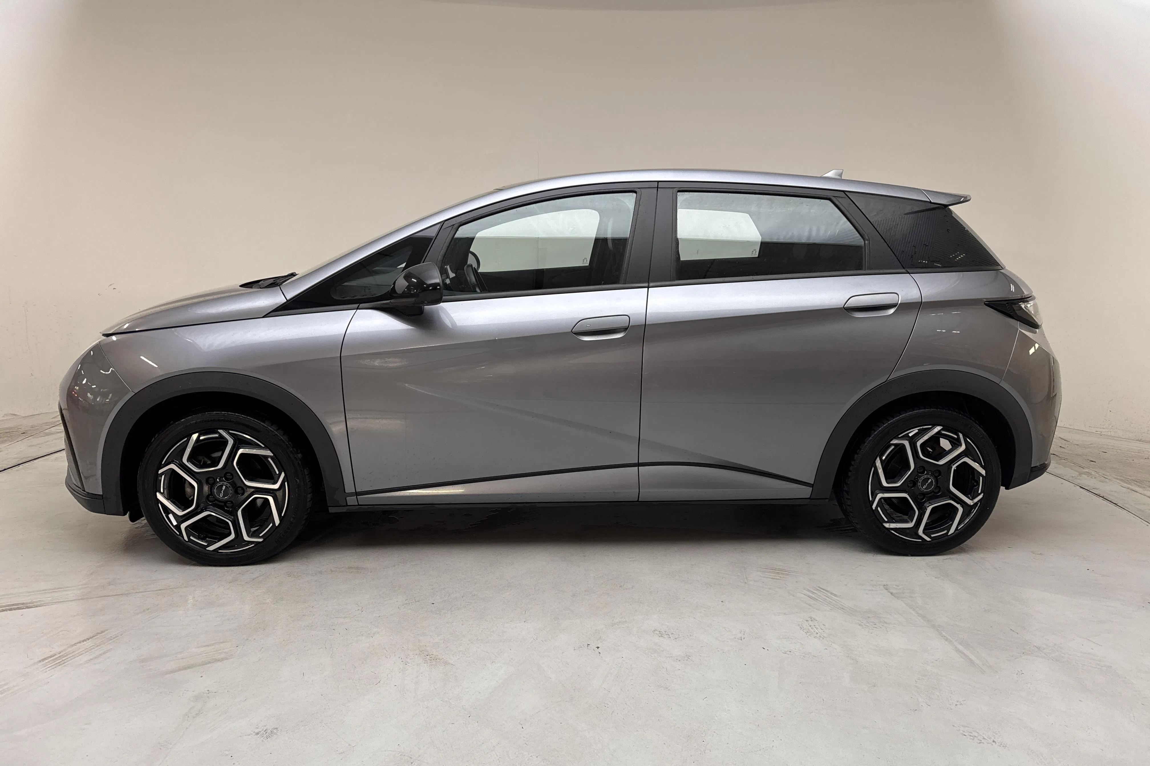 Presentation photo 2 of 12: BYD Dolphin 60kWh (204hk) - 144 220 km - Automatic - gray - 2023