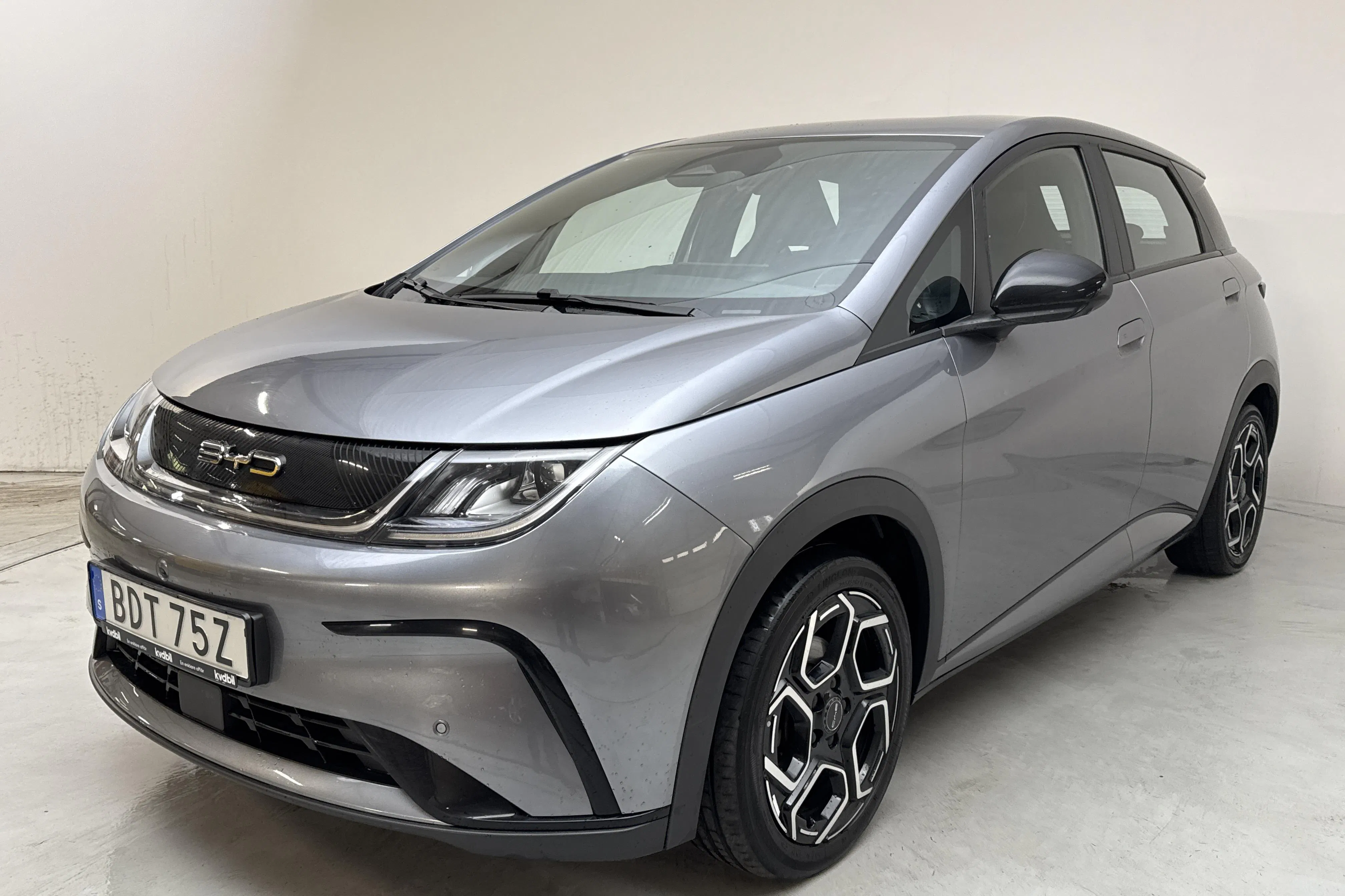Presentation photo 1 of 12: BYD Dolphin 60kWh (204hk) - 144 220 km - Automatic - gray - 2023