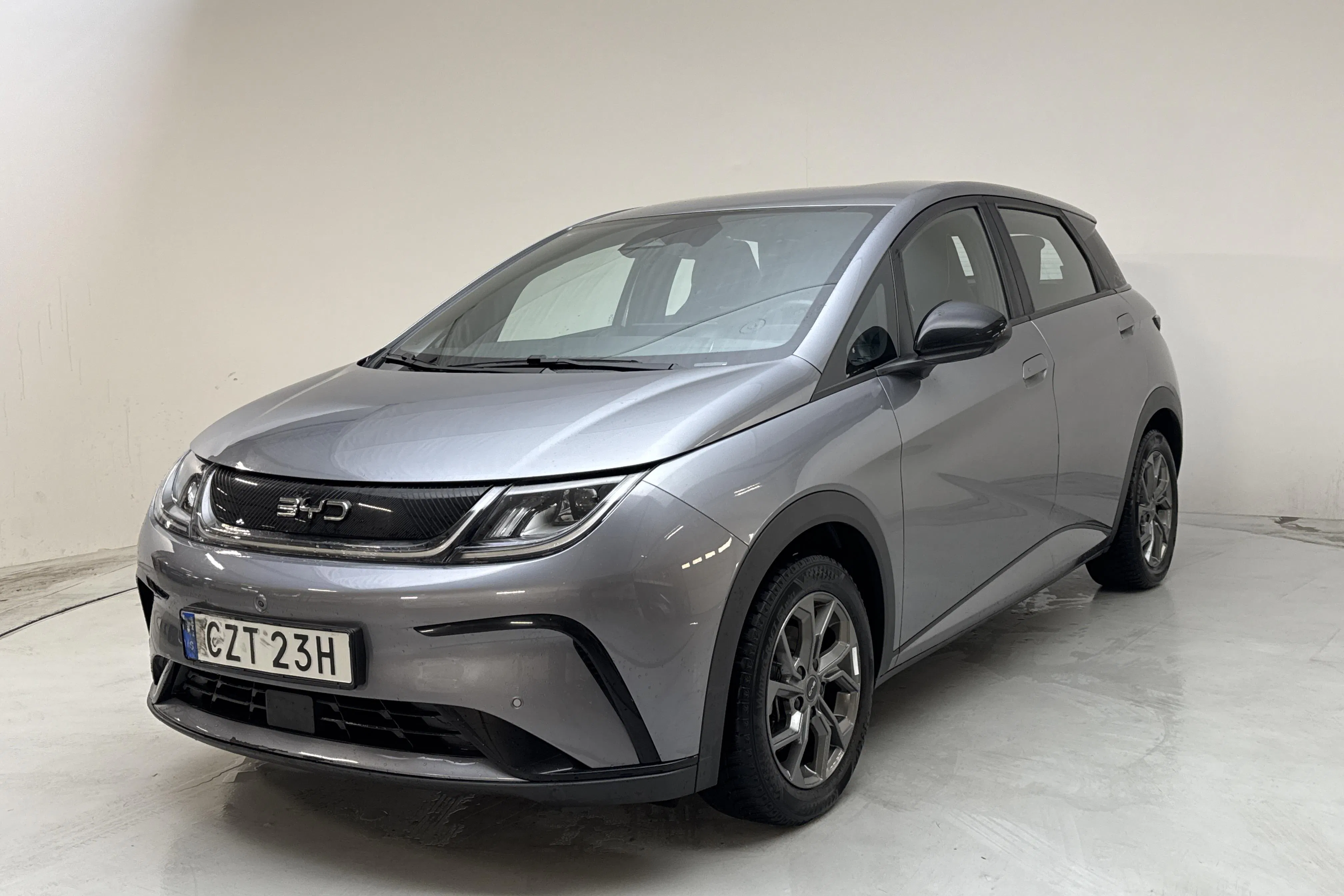 Presentationsfoto 1 av 14: BYD Dolphin 60kWh (204hk) - 11 586 mil - Automat - grå - 2023