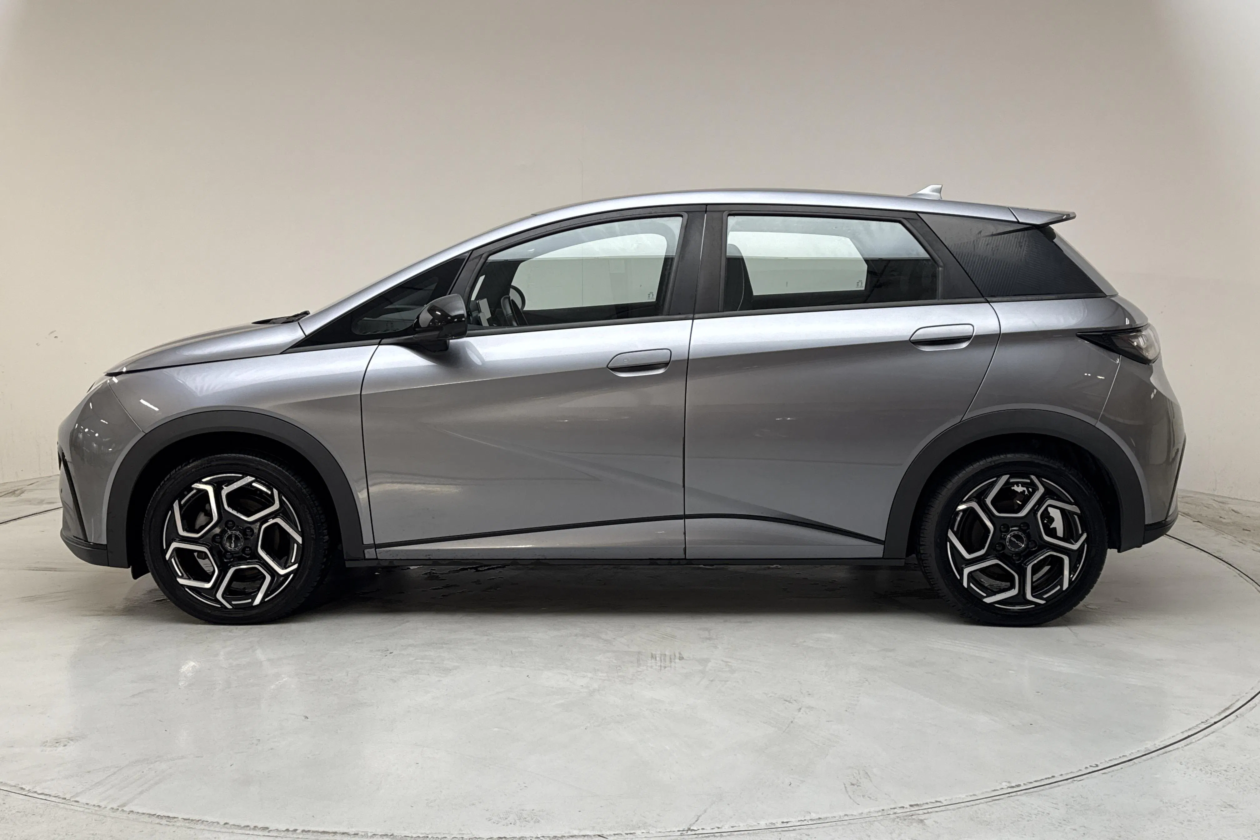 Presentationsfoto 2 av 16: BYD Dolphin 60kWh (204hk) - 14 785 mil - Automat - grå - 2024