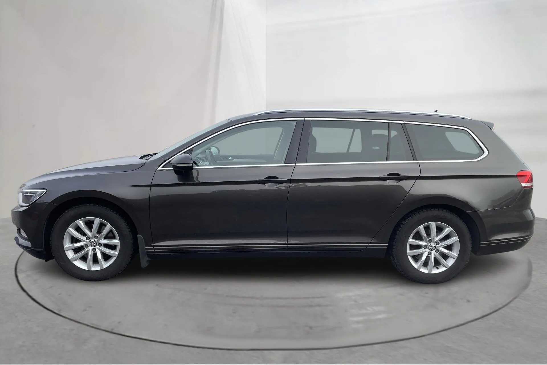 Presentationsfoto 2 av 18: VW Passat 1.4 TSI Sportscombi (150hk) - 20 782 mil - Manuell - Mörkbrun - 2018
