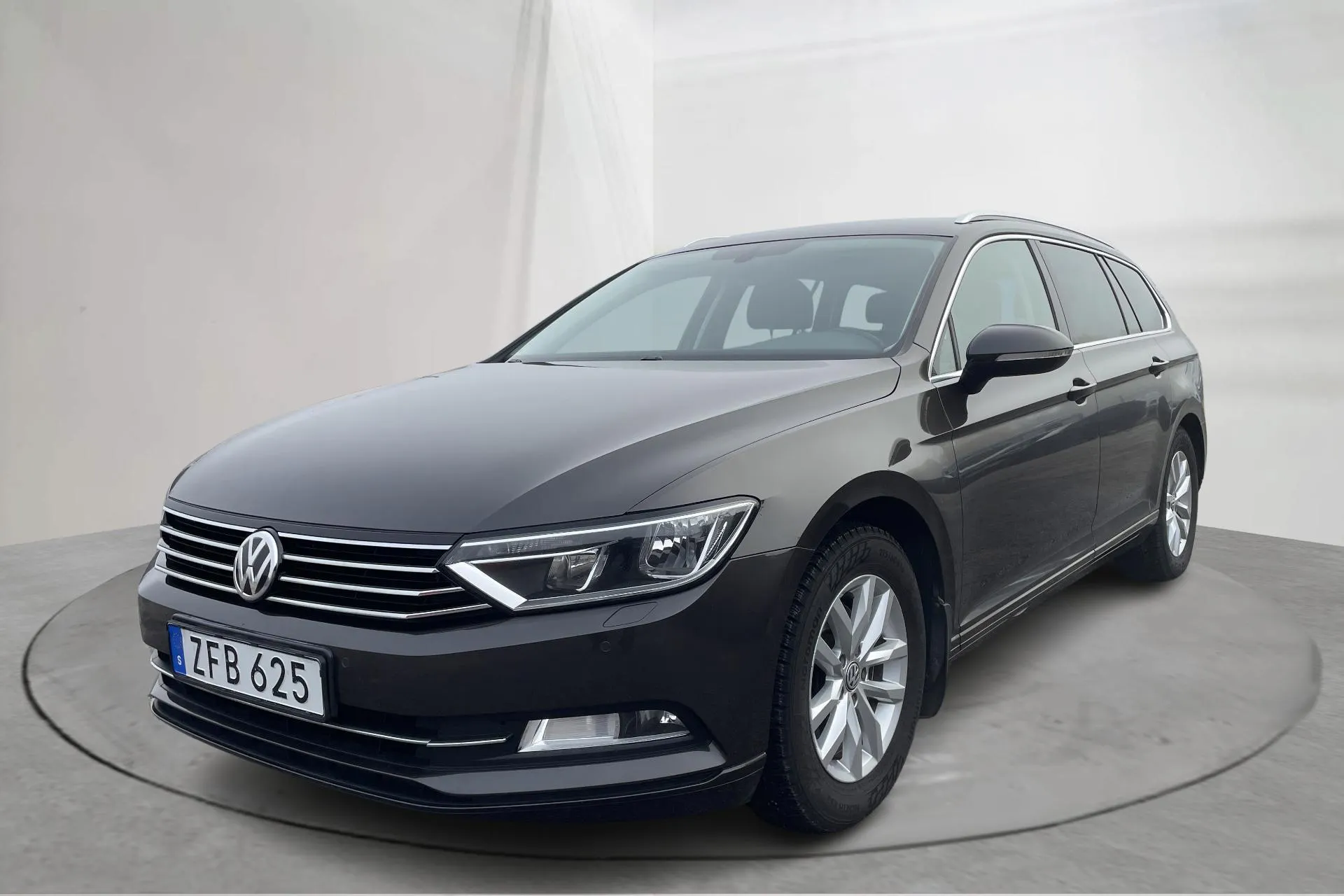 Presentationsfoto 1 av 18: VW Passat 1.4 TSI Sportscombi (150hk) - 20 782 mil - Manuell - Mörkbrun - 2018