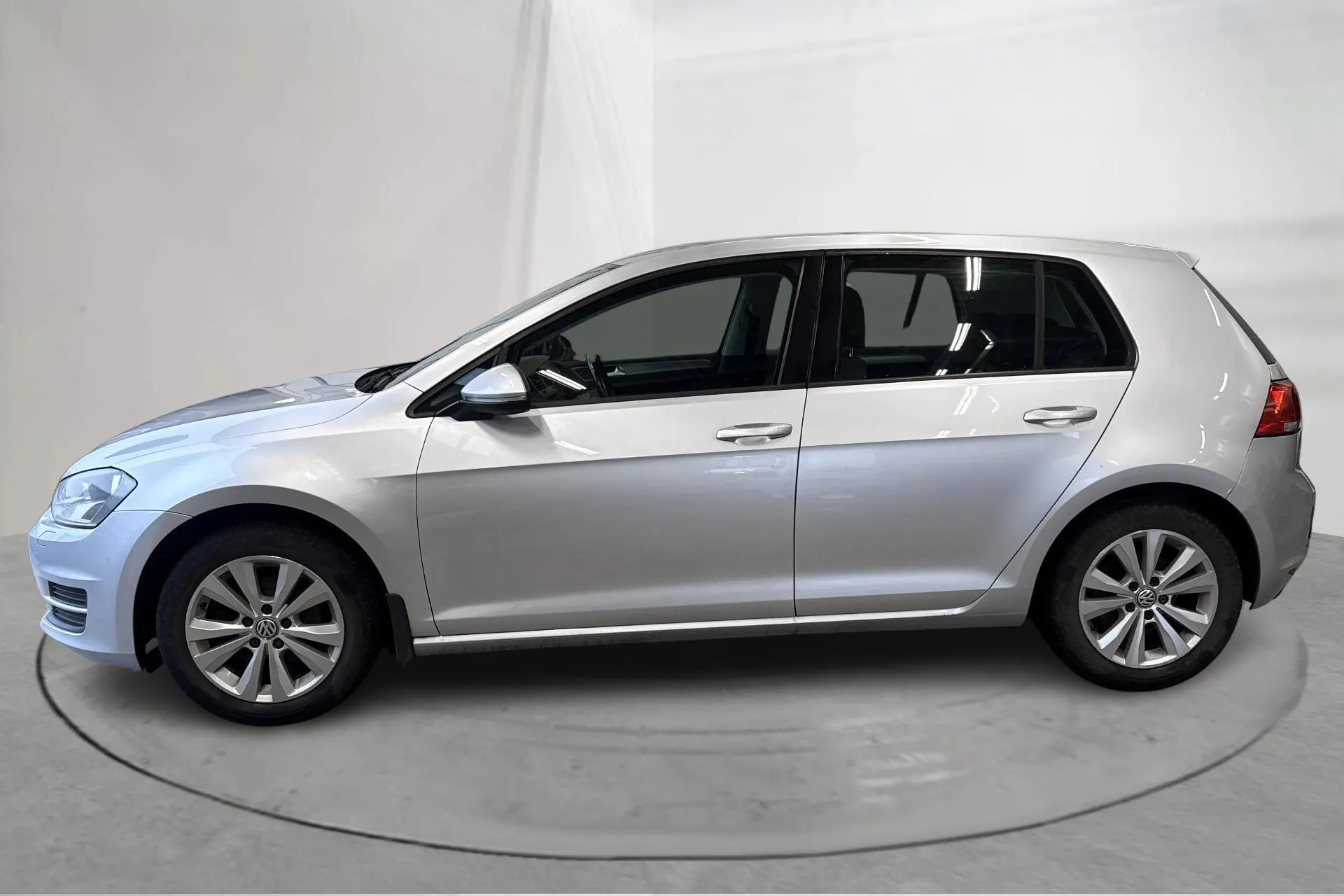 Presentationsfoto 2 av 14: VW Golf VII 1.2 TSI 5dr (105hk) - 23 005 mil - Manuell - silver - 2014