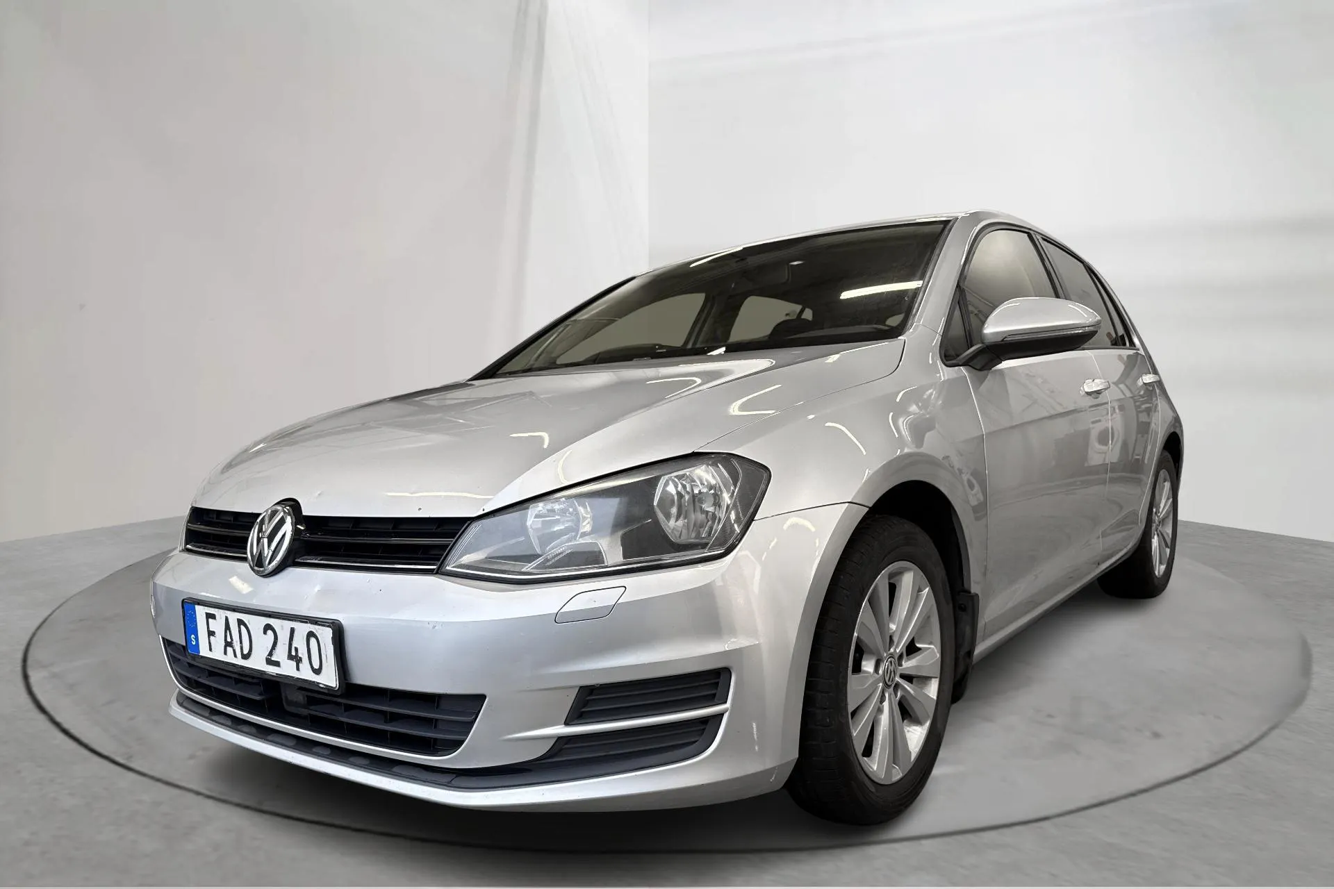 Presentationsfoto 1 av 14: VW Golf VII 1.2 TSI 5dr (105hk) - 23 005 mil - Manuell - silver - 2014
