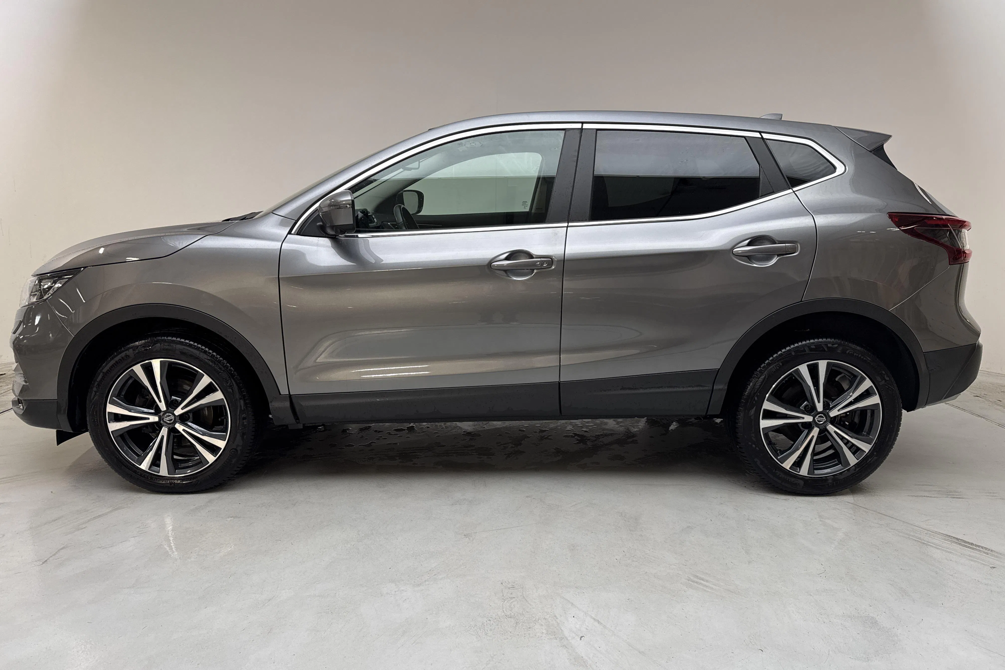Presentationsfoto 2 av 14: Nissan Qashqai 1.3 DIG-T (160hk) - 6 516 mil - Automat - grå - 2021