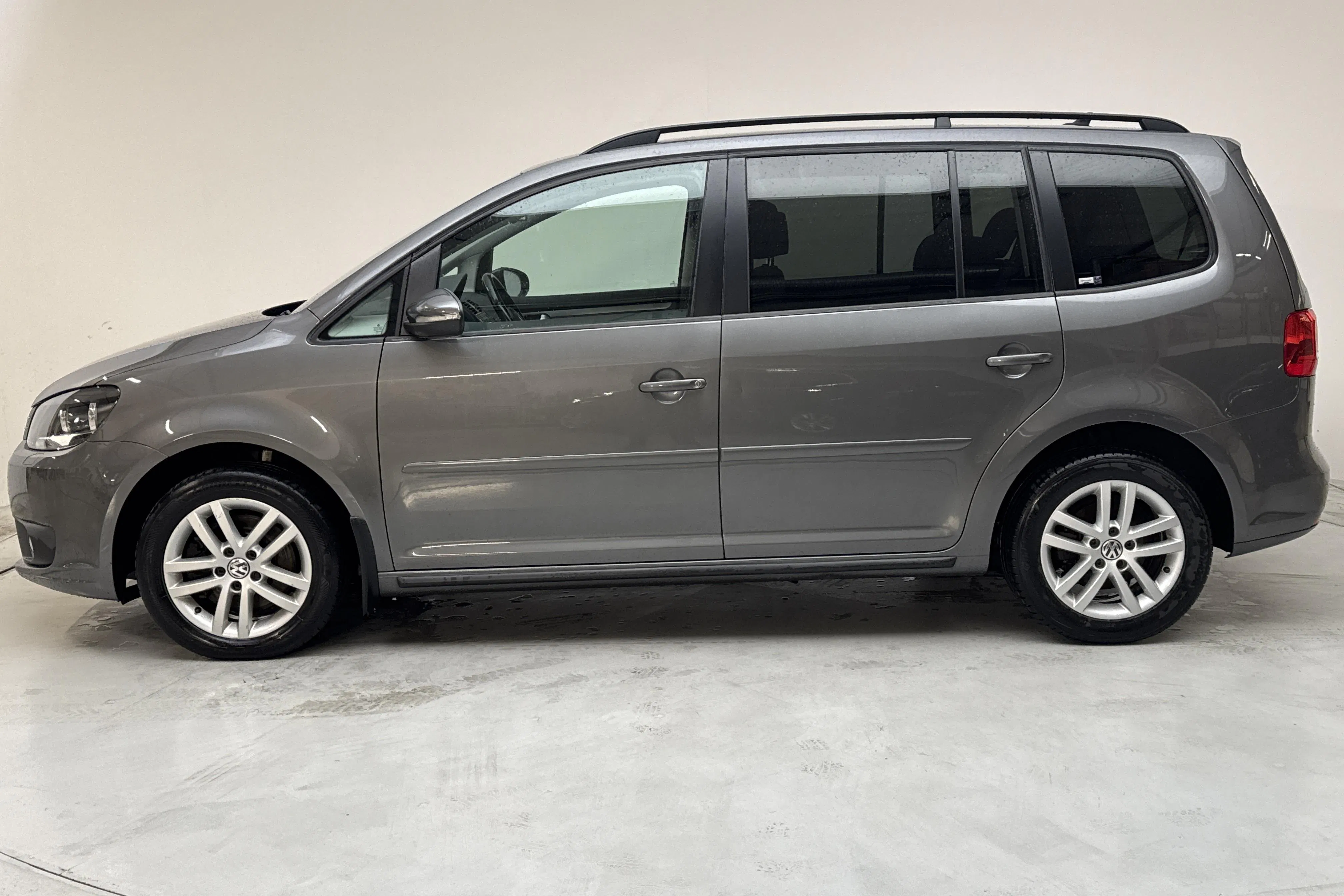 Presentation photo 2 of 16: VW Touran 1.4 TSI (140hk) - 149 400 km - Automatic - dark grey - 2015