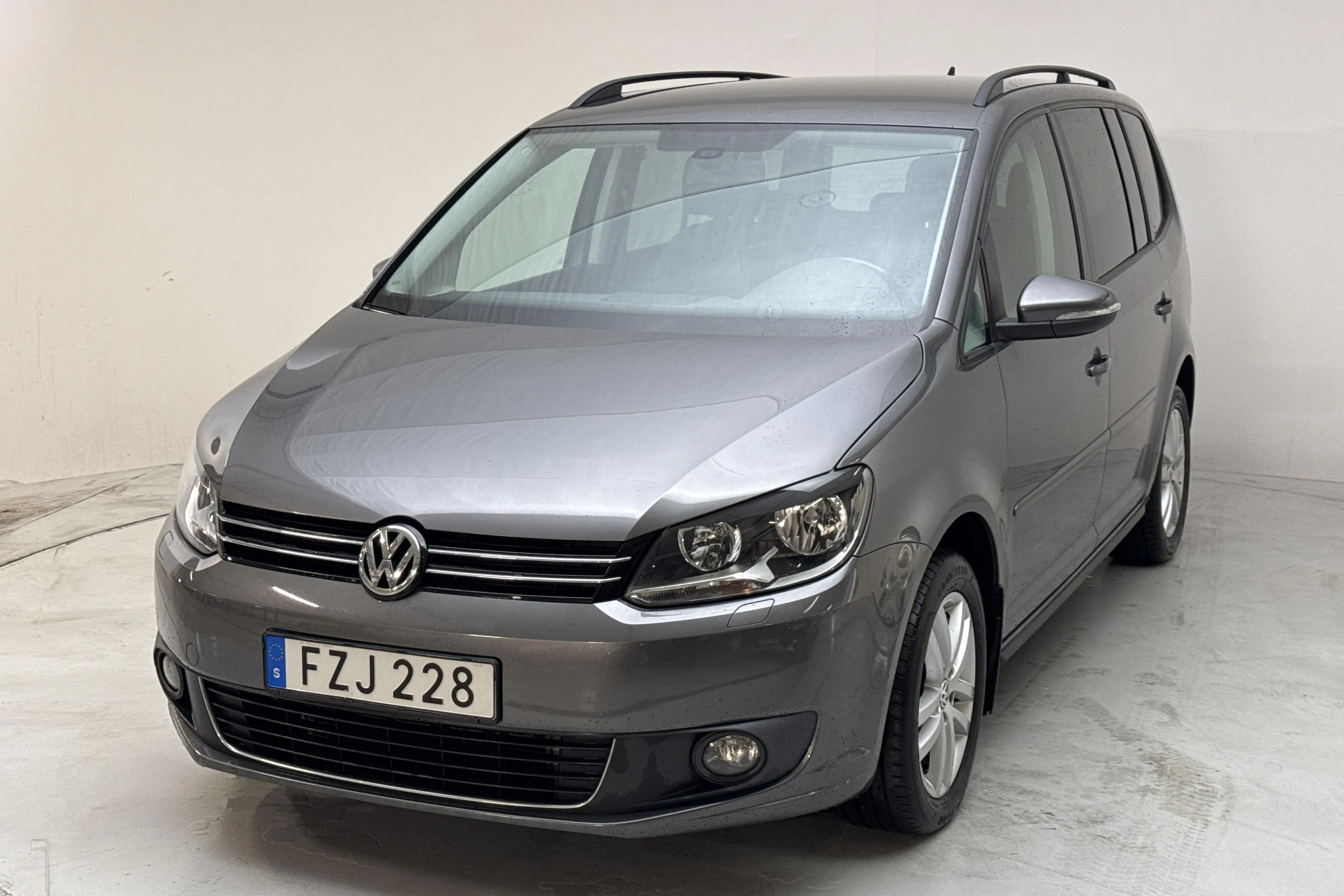 Presentation photo 1 of 16: VW Touran 1.4 TSI (140hk) - 149 400 km - Automatic - dark grey - 2015