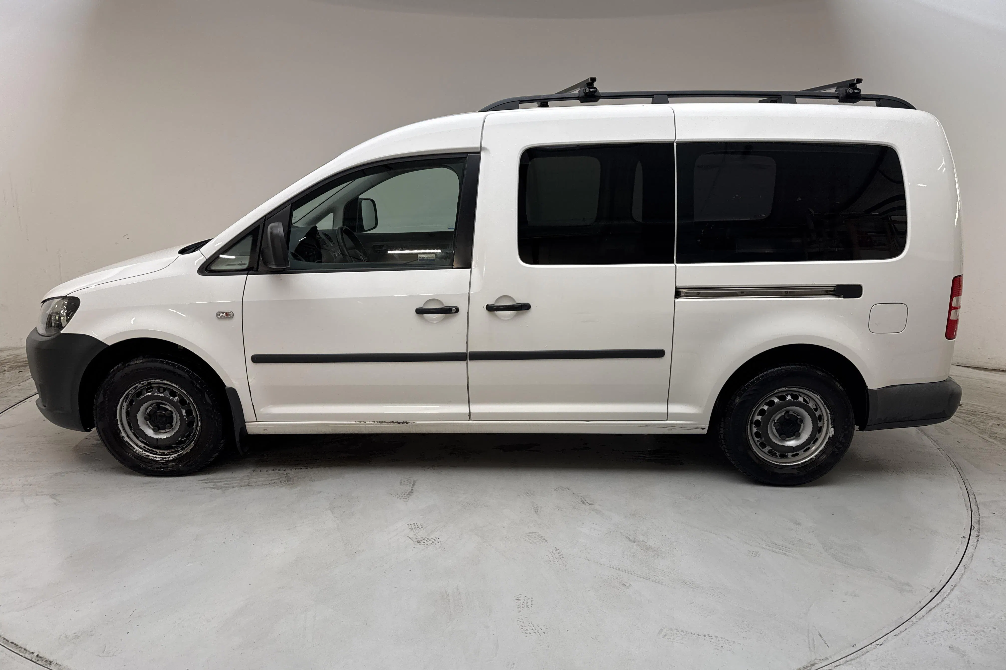 Presentationsfoto 2 av 11: VW Caddy 1.6 TDI Maxi Skåp (102hk) - 19 756 mil - Automat - vit - 2012