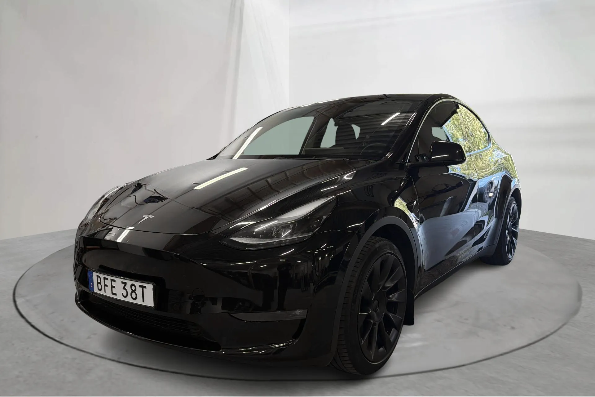 Presentation photo 1 of 19: Tesla Model Y Long Range Dual Motor AWD - 69 210 km - Automatic - black - 2023