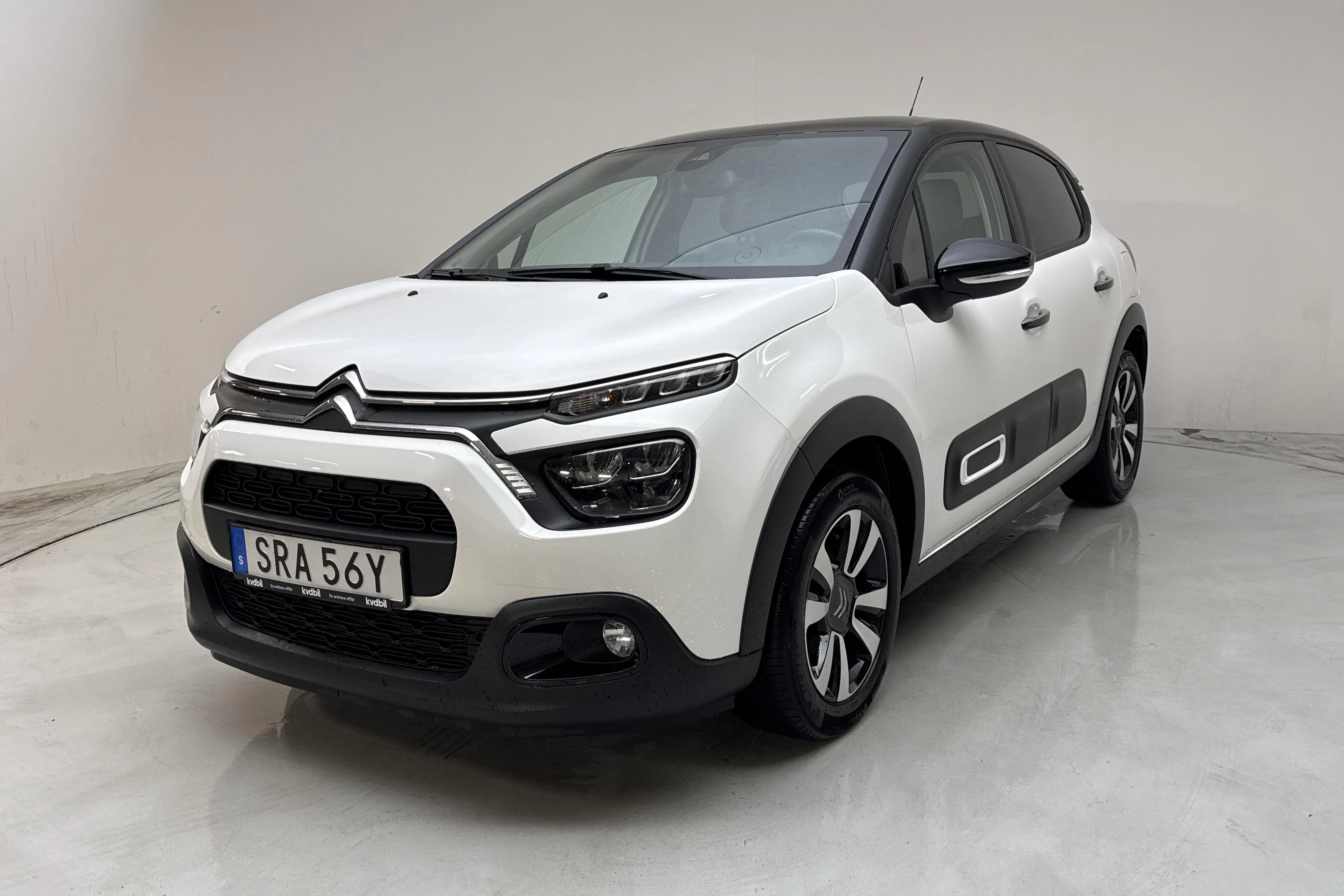 Presentation photo 1 of 11: Citroën C3 PureTech (82hk) - 42 700 km - Manual - white - 2023