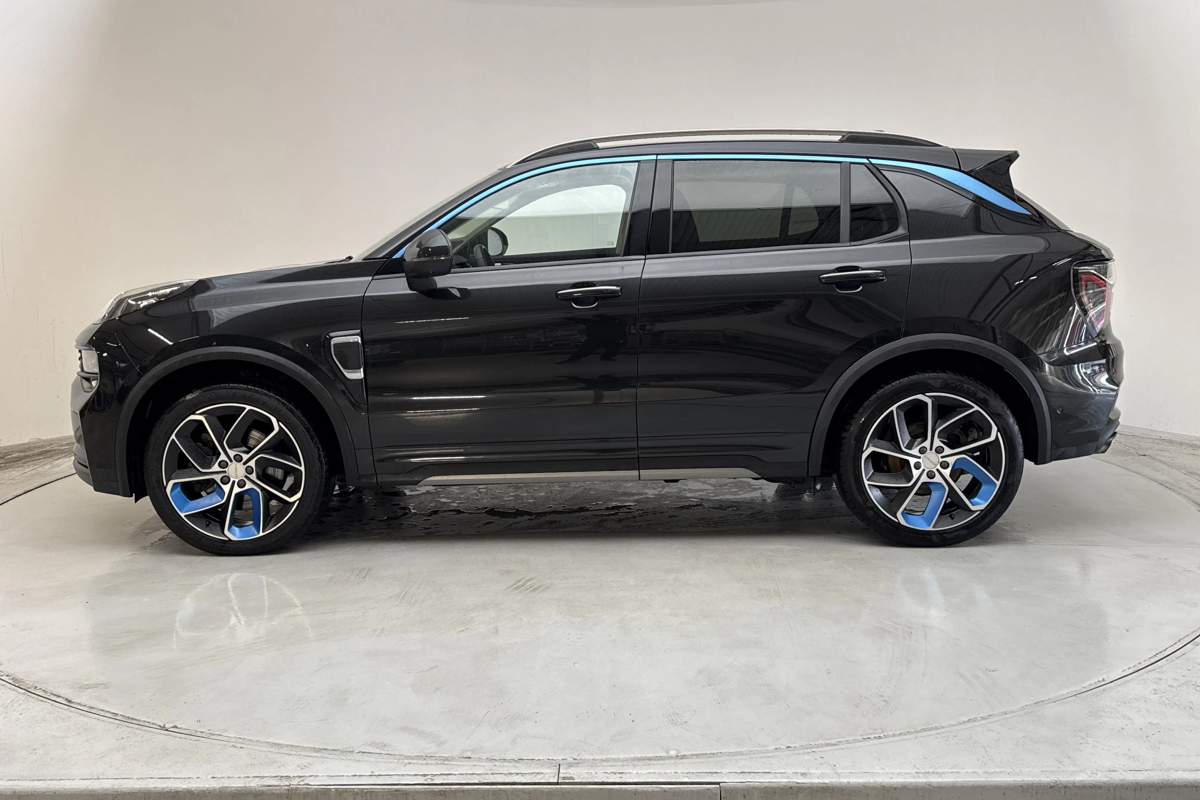 Presentation photo 2 of 19: Lynk & Co 01 PHEV (265hk) - 104 350 km - Automatic - black - 2022