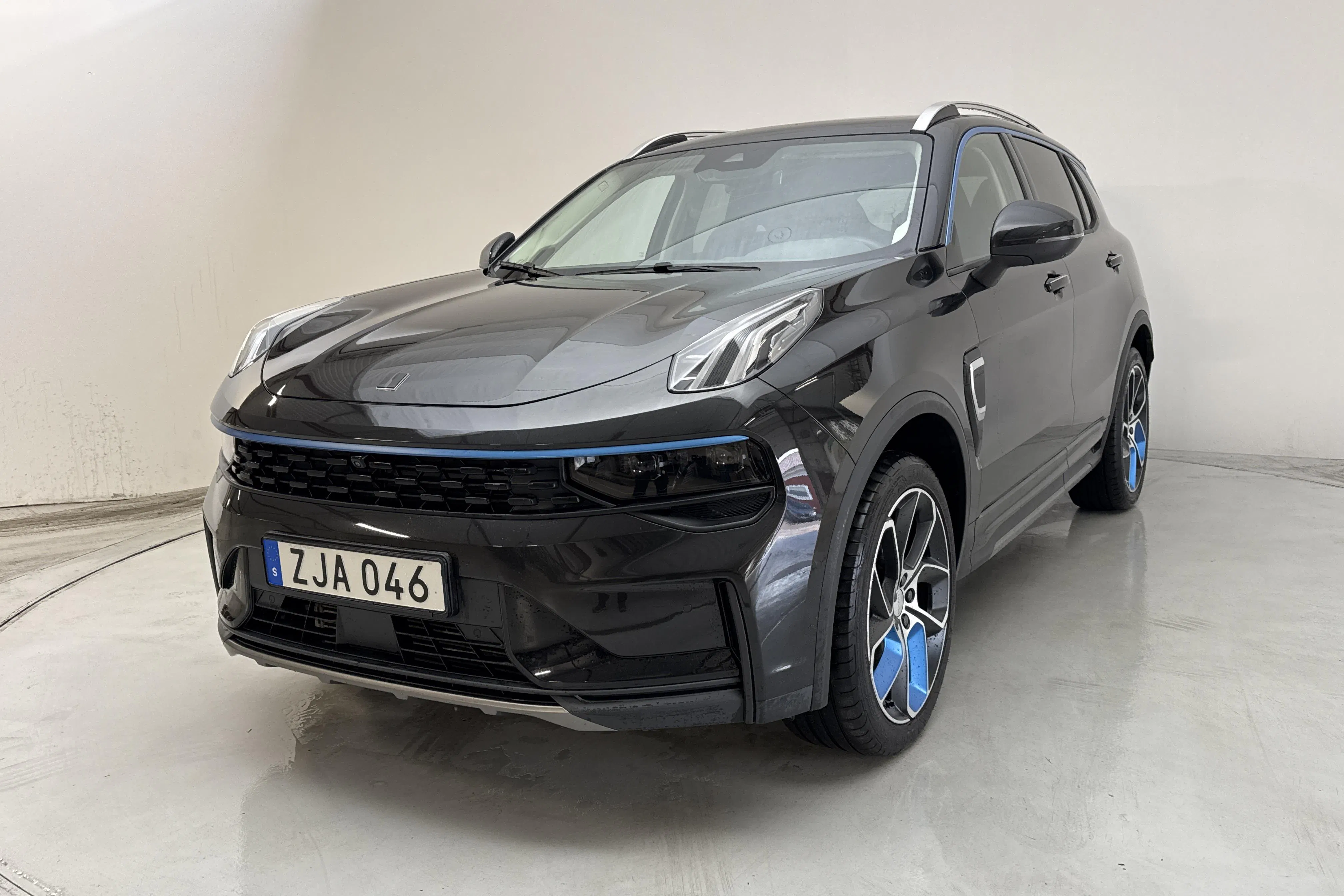 Presentation photo 1 of 19: Lynk & Co 01 PHEV (265hk) - 104 350 km - Automatic - black - 2022