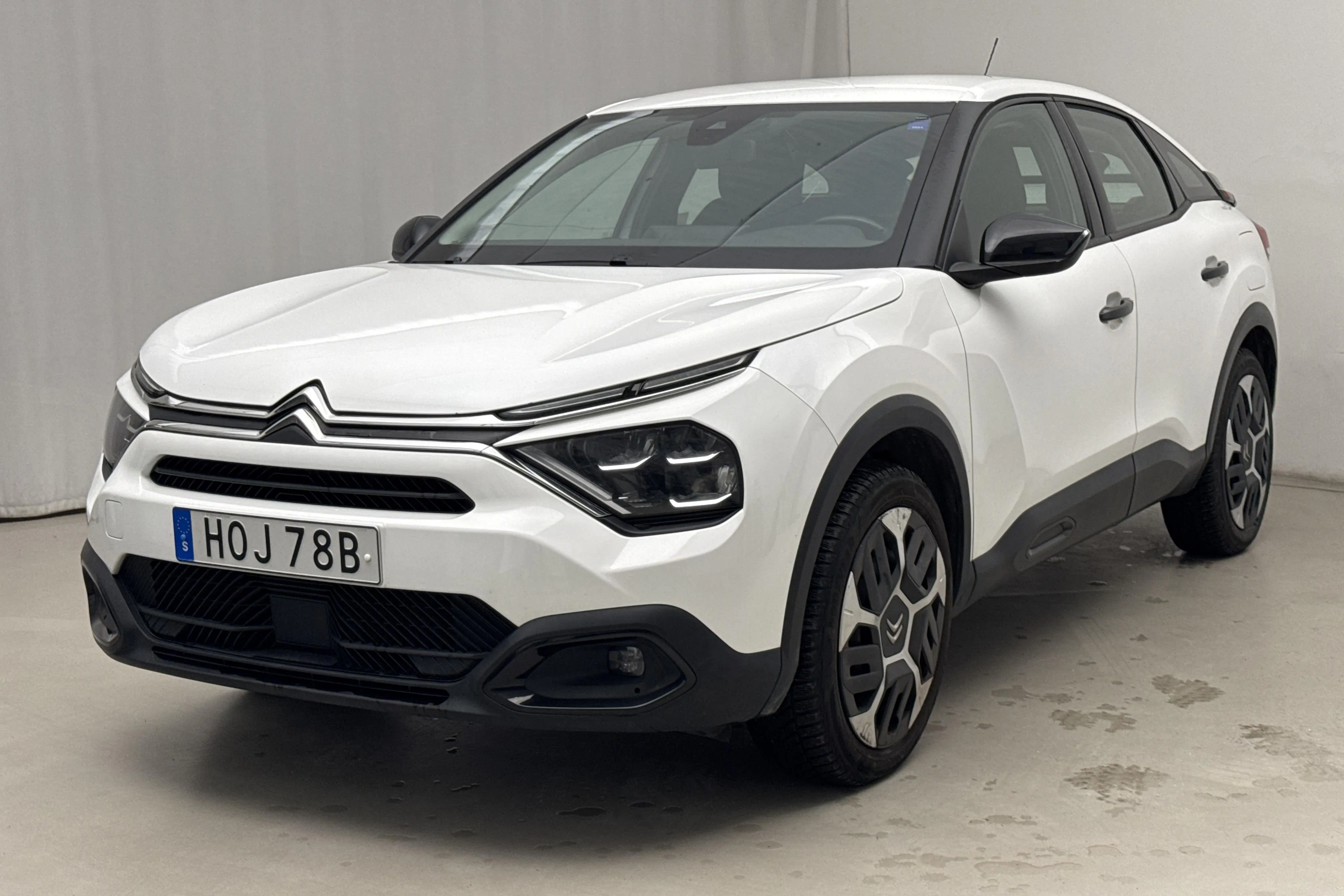 Presentationsfoto 1 av 15: Citroën C4 1.2 PureTech (130hk) - 8 371 mil - Manuell - vit - 2021