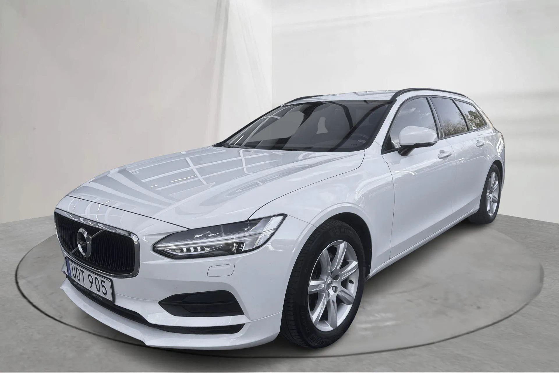 Presentation photo 1 of 14: Volvo V90 D3 AWD (150hk) - 218 660 km - Automatic - white - 2017