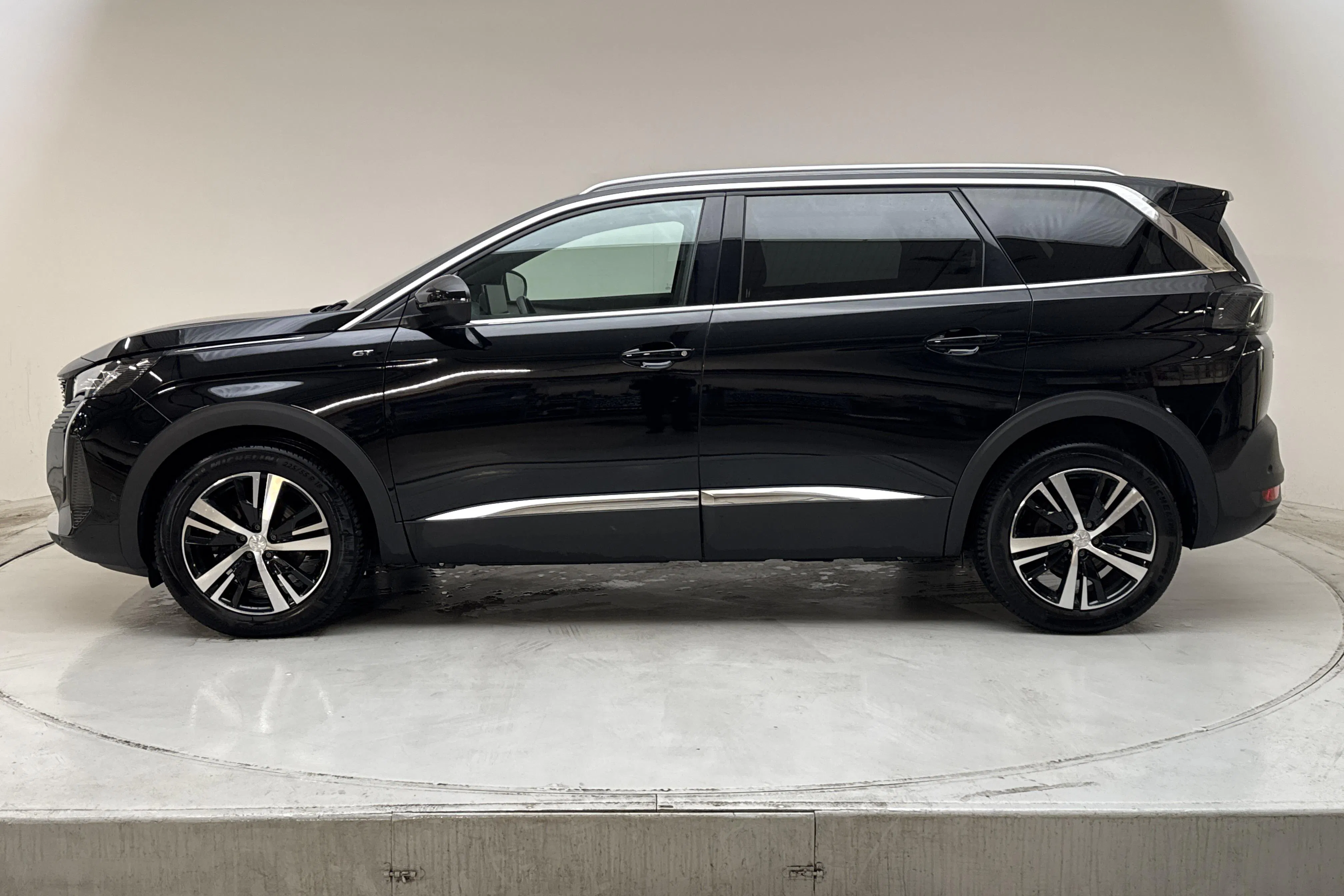 Presentation photo 2 of 18: Peugeot 5008 1.2 PureTech (130hk) - 47 550 km - Automatic - black - 2023