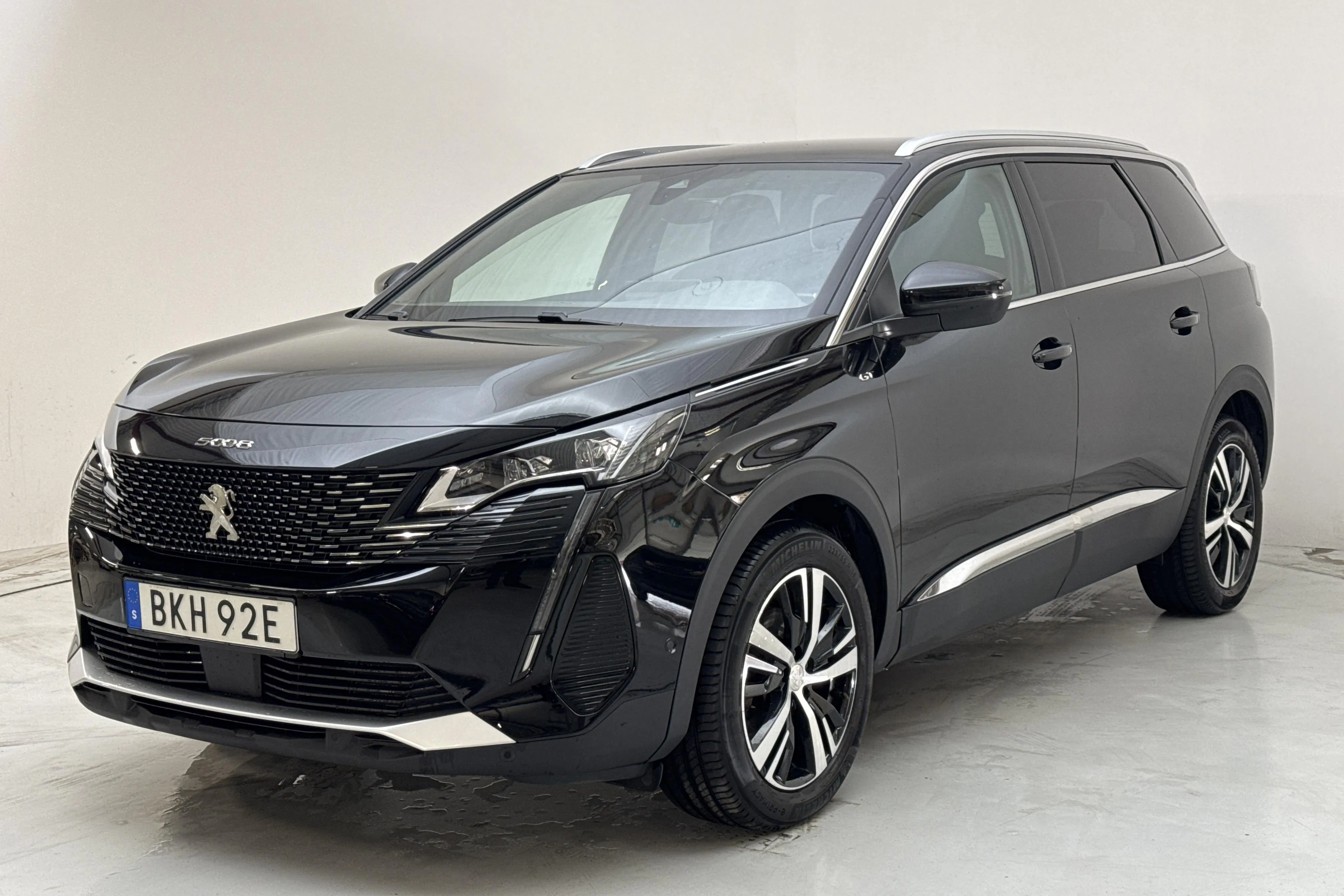 Presentation photo 1 of 18: Peugeot 5008 1.2 PureTech (130hk) - 47 550 km - Automatic - black - 2023