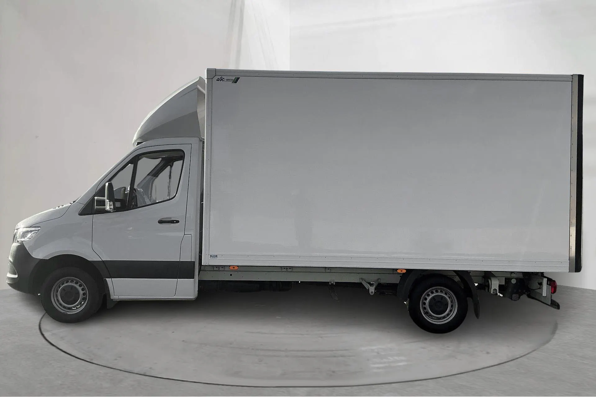 Presentationsfoto 2 av 16: Mercedes Sprinter 316 CDI Volymskåp RWD (163hk) - 9 545 mil - Automat - vit - 2022