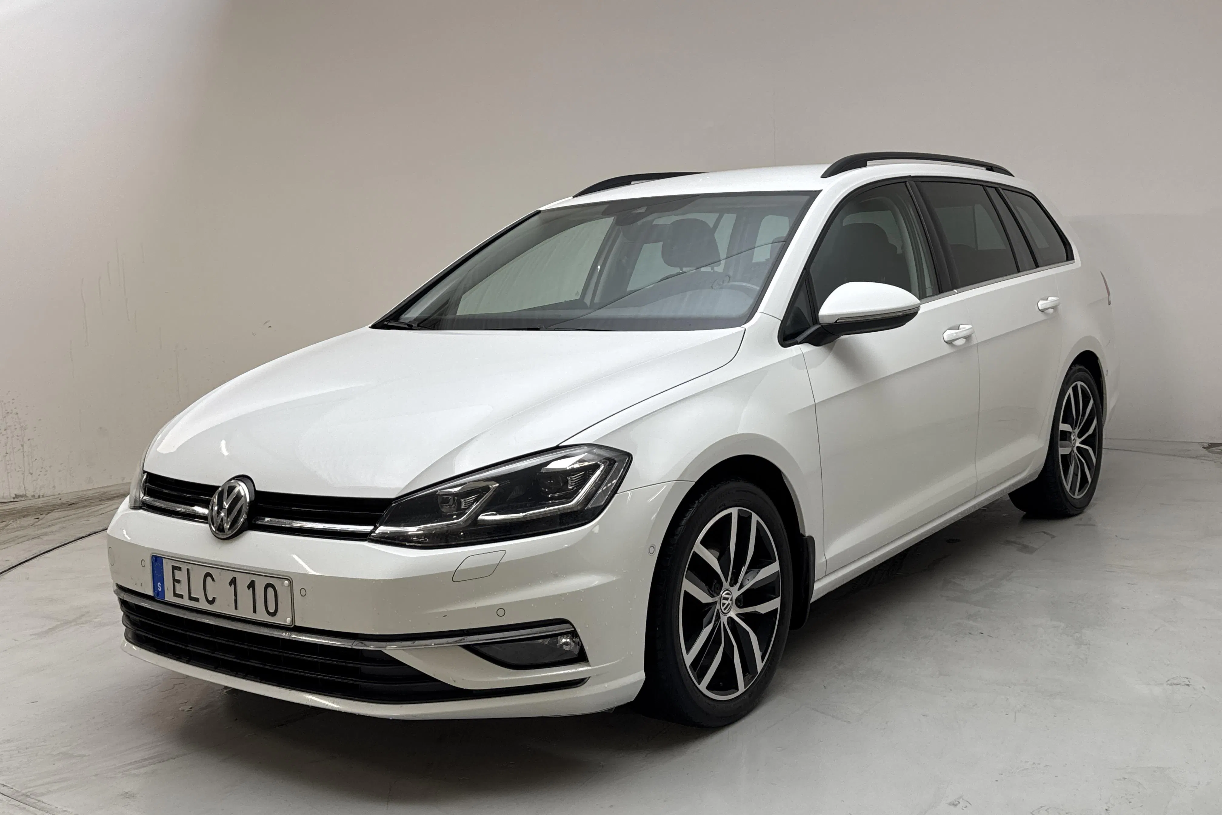 Presentation photo 1 of 15: VW Golf VII 1.4 TSI Sportscombi (150hk) - 131 050 km - Automatic - white - 2017