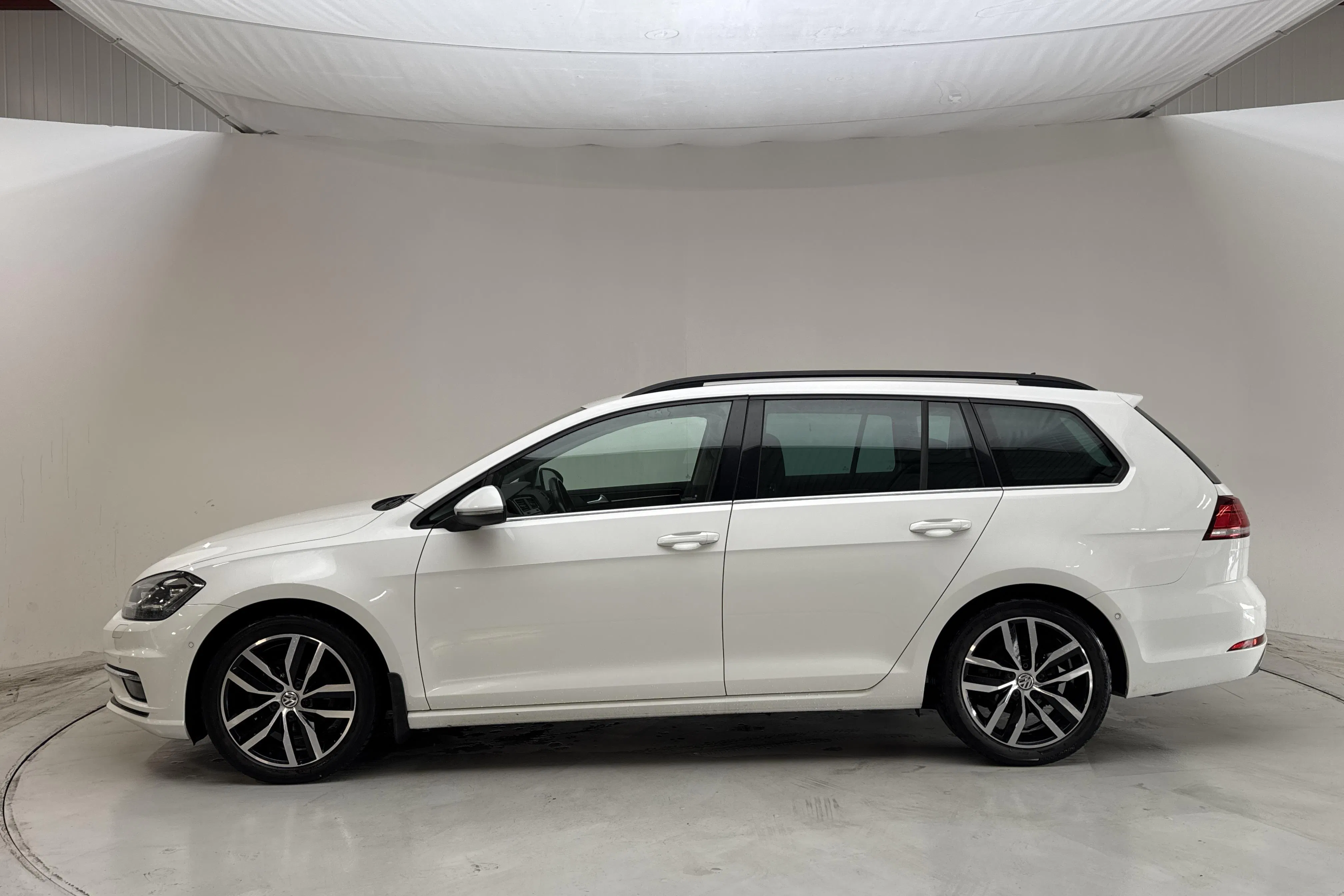 Presentation photo 2 of 15: VW Golf VII 1.4 TSI Sportscombi (150hk) - 131 050 km - Automatic - white - 2017