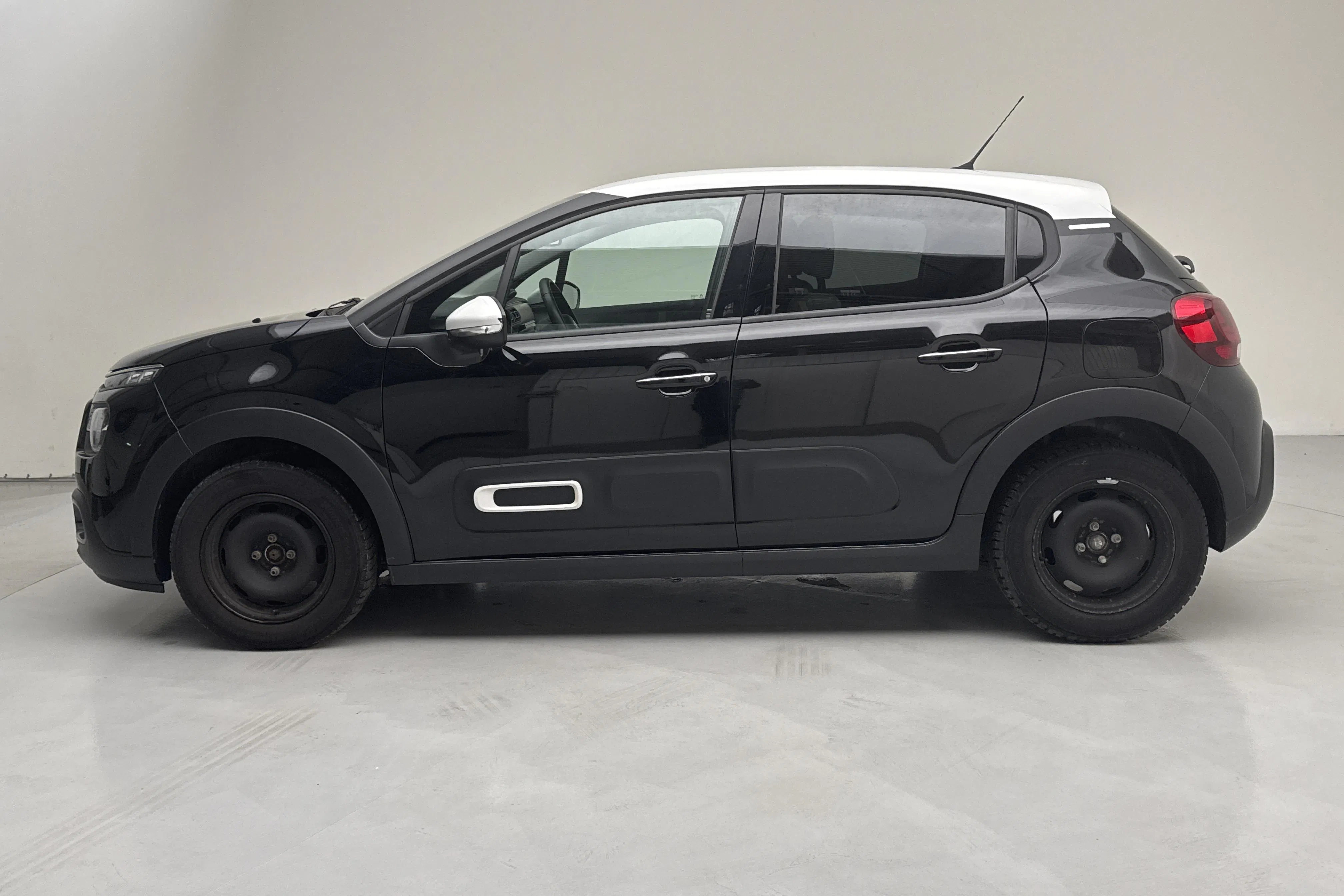 Presentationsfoto 2 av 11: Citroën C3 PureTech (82hk) - 5 020 mil - Manuell - svart - 2023